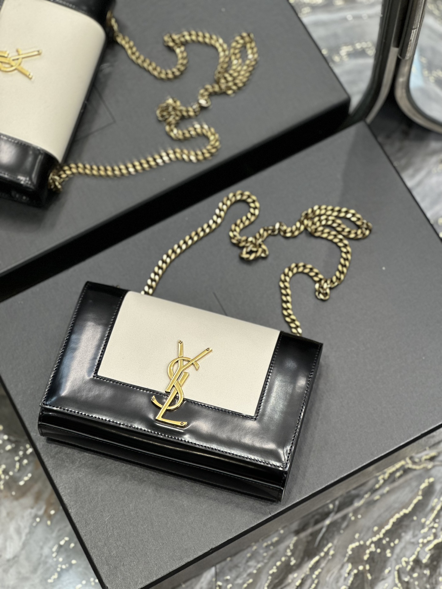 Handbags SAINT LAURENT 469390 size 20x13.5x6 cm - vstockx