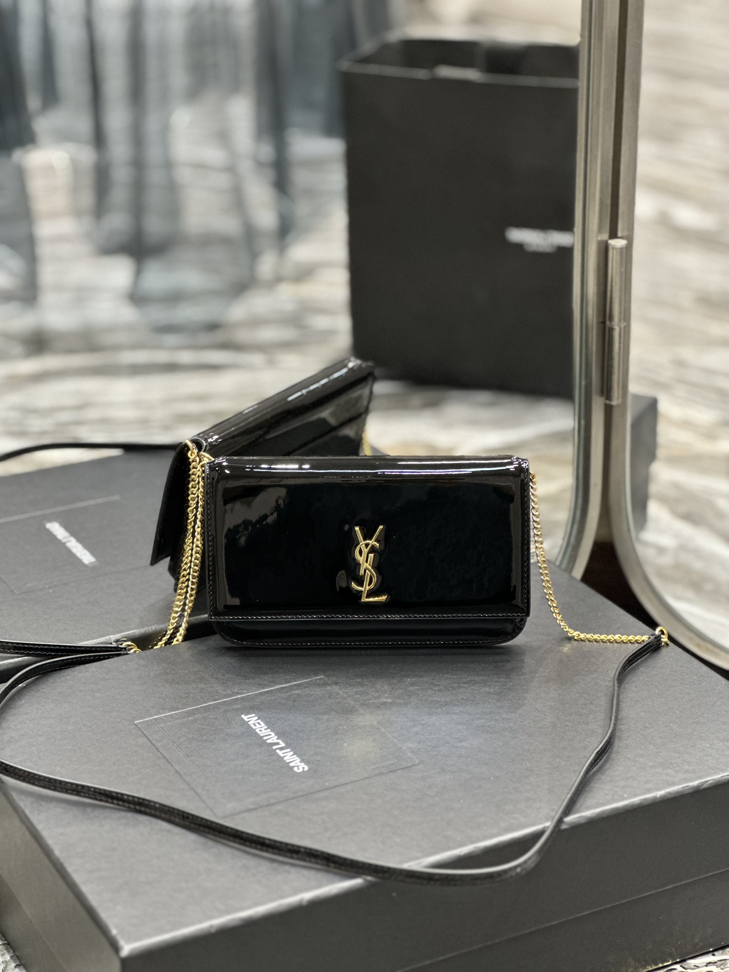 Handbags SAINT LAURENT 635095 size 18x11x2 cm - vstockx