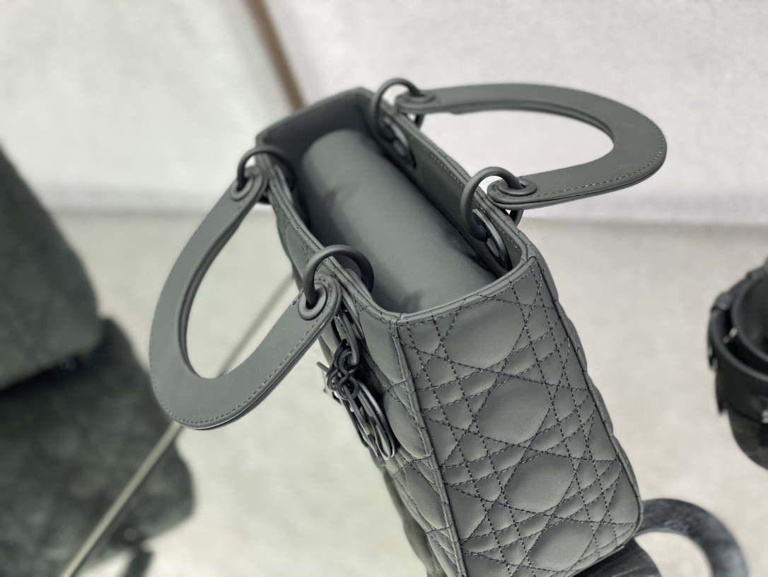 Handbag Dior size 20 cm - vstockx