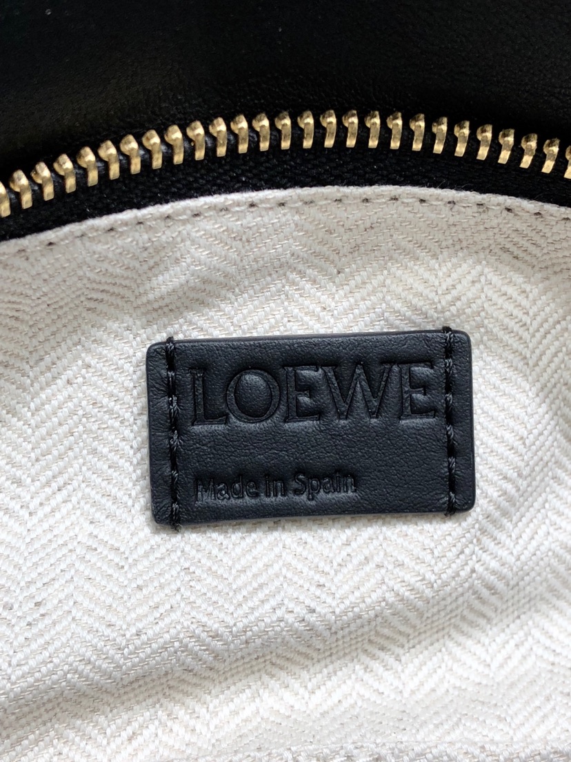 Handbags LOEWE Ykk size:29x18x12 cm - vstockx