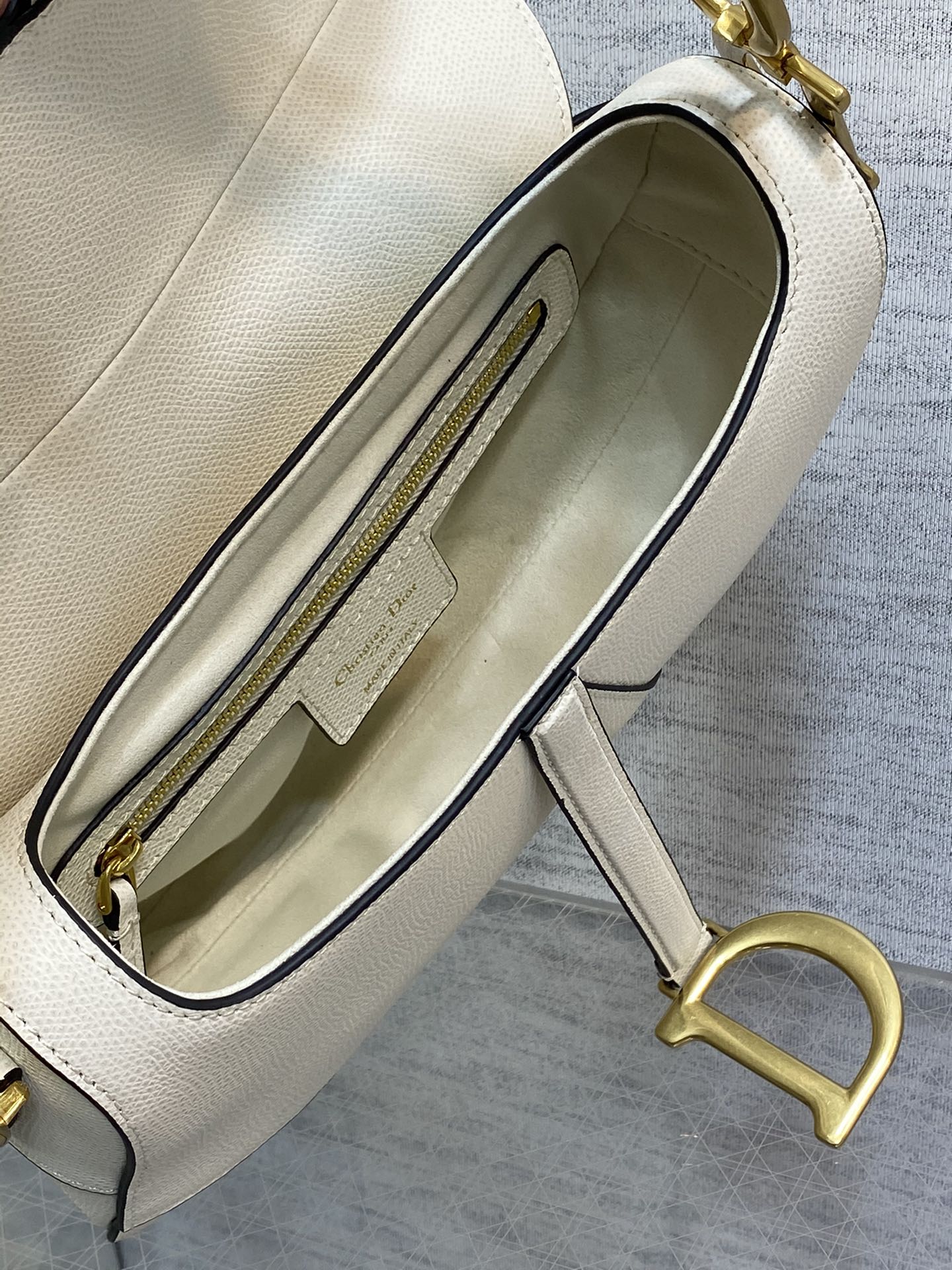 Handbag Dior 3351 size 24  6  18 cm - vstockx
