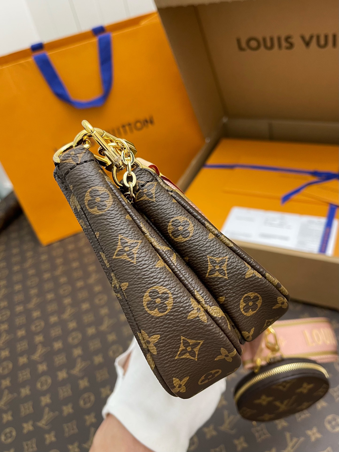 Handbags Louis Vuitton M44813 size:24*13.5*4 cm - vstockx