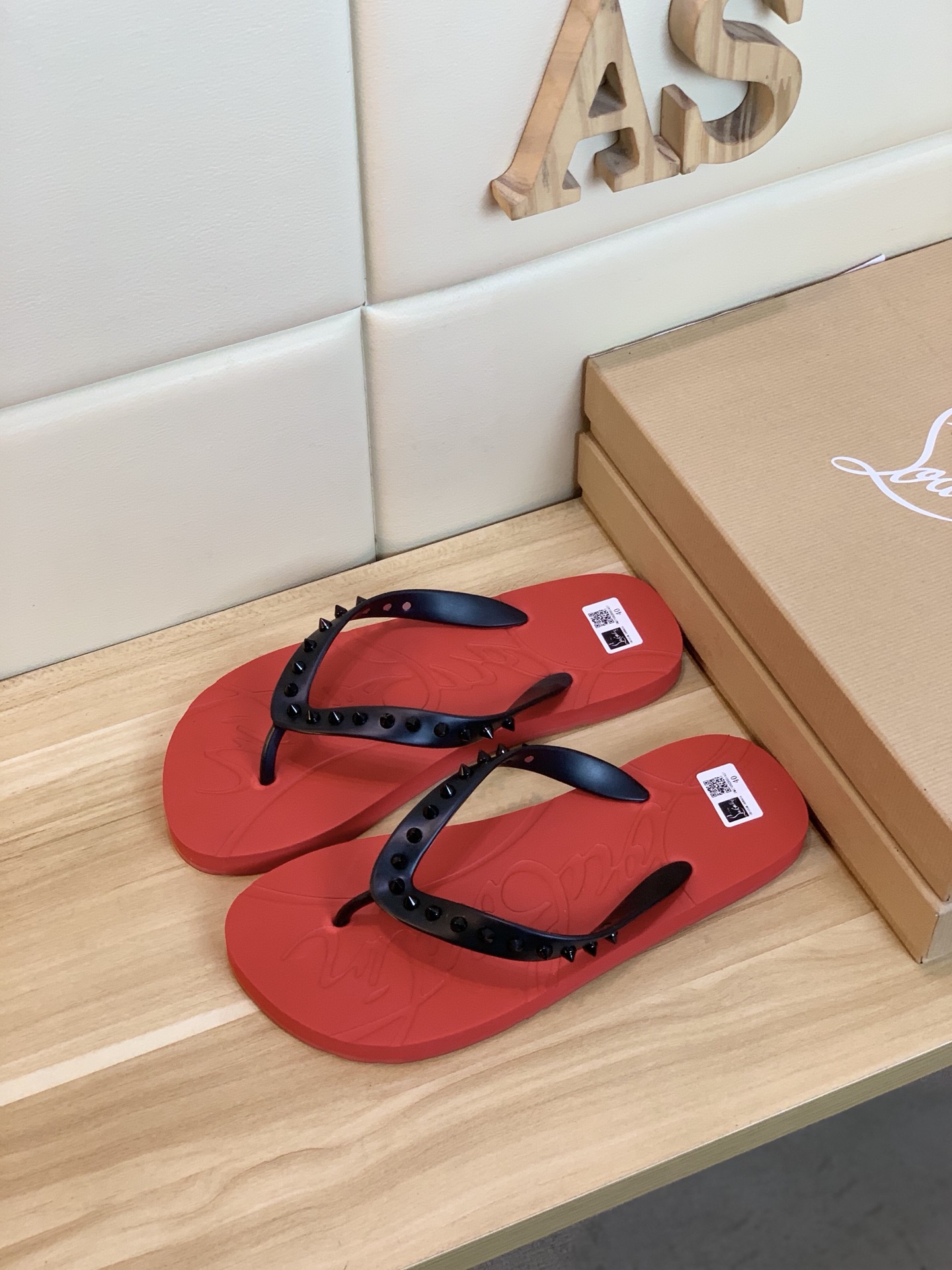 Christian Louboutin Loubi Flip Flat 2 - vstockx