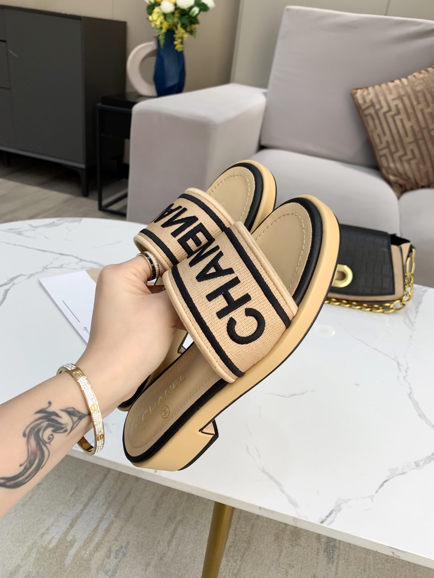 Chanel Slides 18 - vstockx