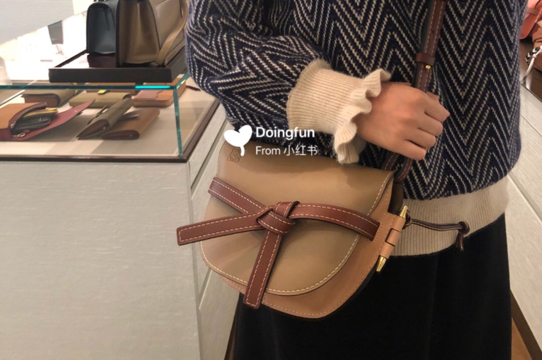 Handbags LOEWE zp size:20*19*11.5 cm - vstockx