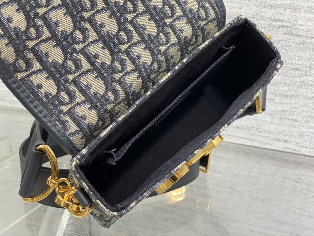 Handbags !  9208 size  17.5*115*5 cm - vstockx