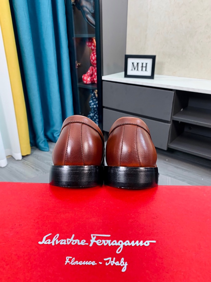 Salvatore Ferragamo Boots 28 - vstockx