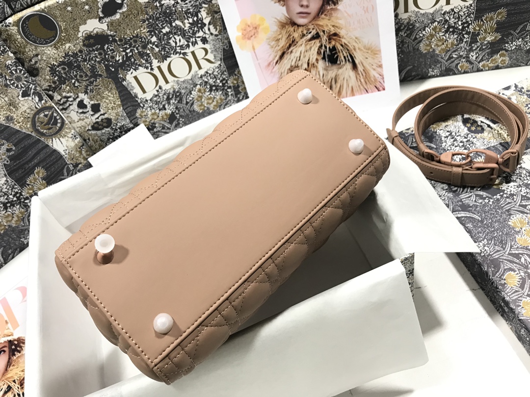 Handbag Dior M0565 size 24 x 20 x 11 cm - vstockx