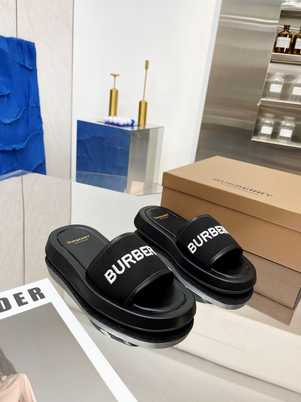 BURBERRY Buckingham Slides WOMEN 1 - vstockx