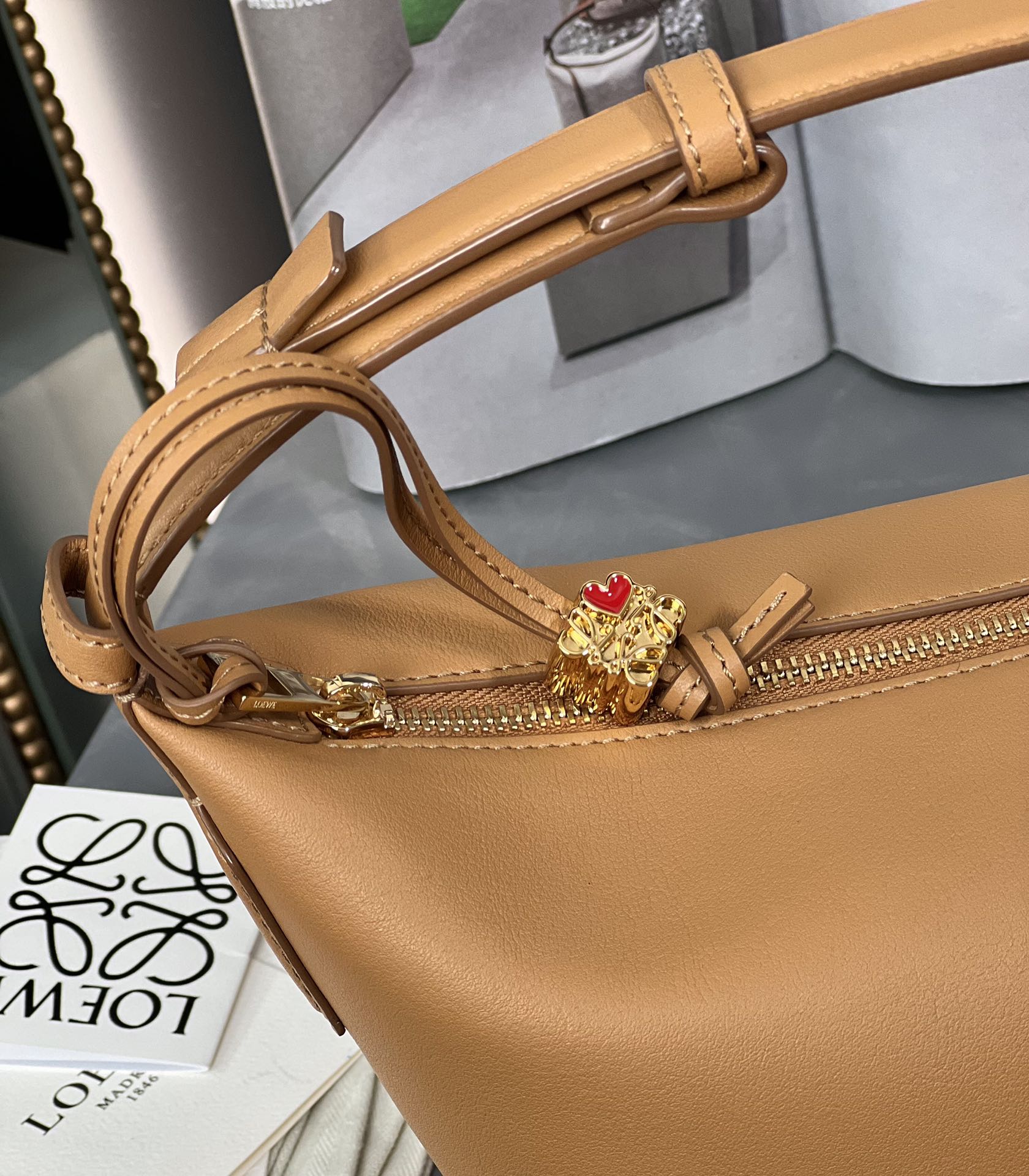 Handbags LOEWE Cubi size:21-17-13 cm - vstockx