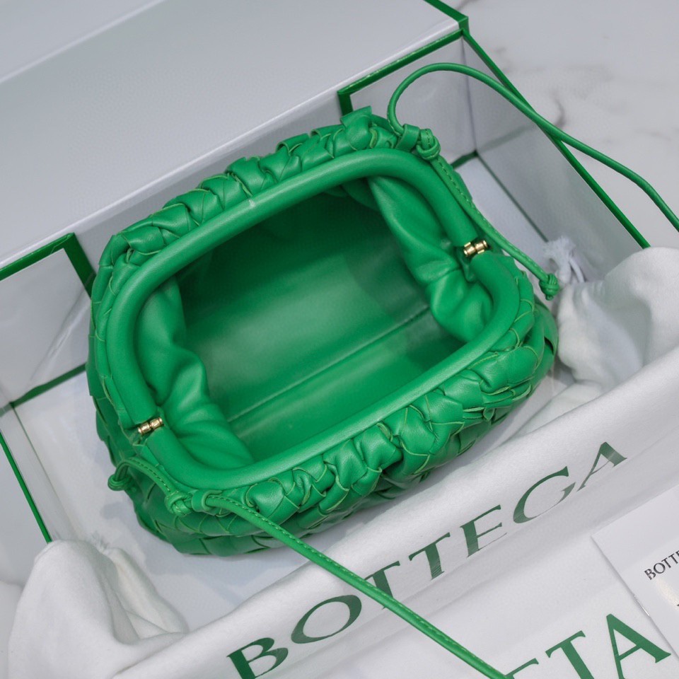 handbags Bottega Veneta The pouch size:23*13*8 - vstockx