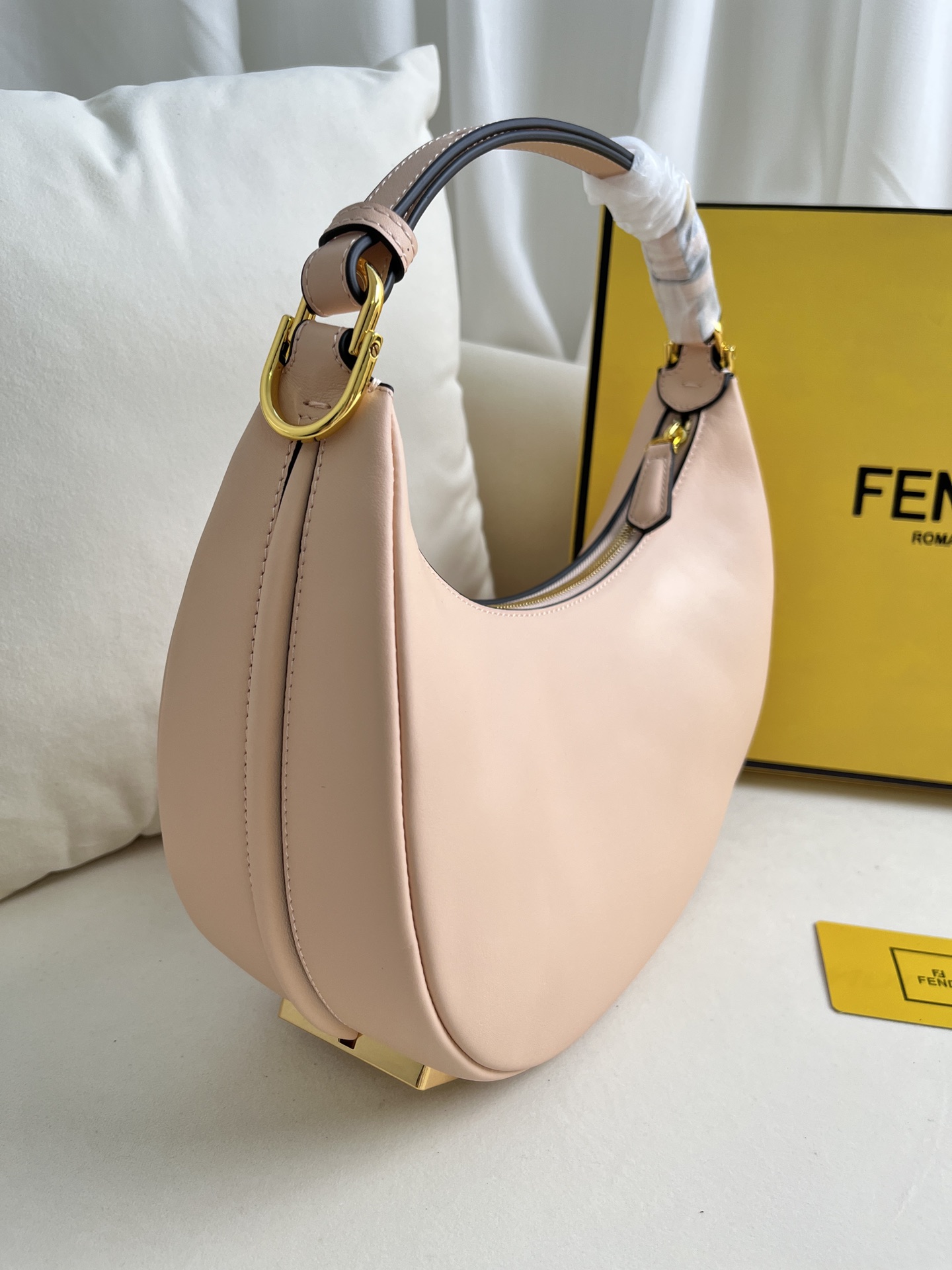 handbags FENDI 205 size:29*24.5*10cm - vstockx