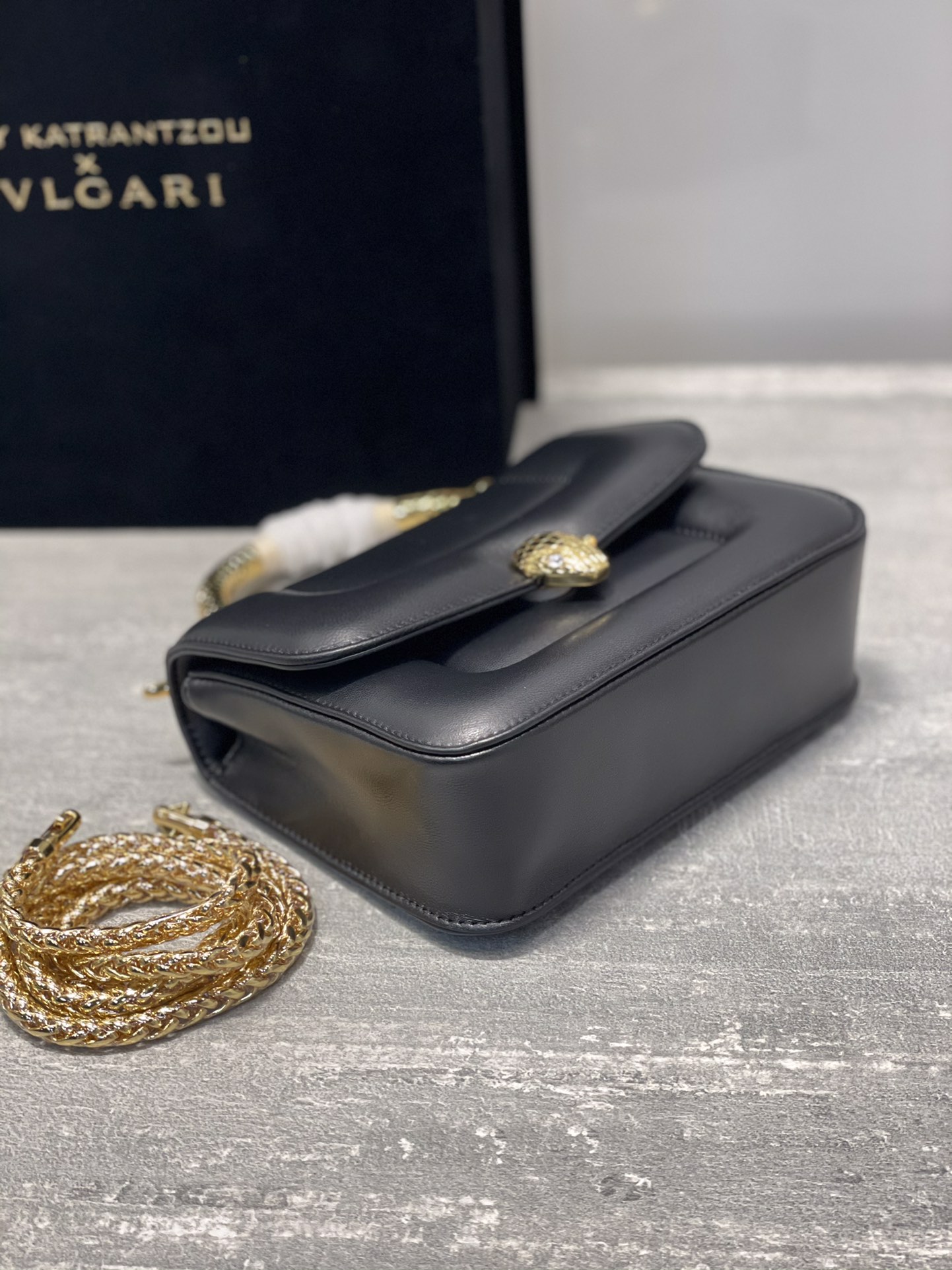 Handbags Bvlgari 291071 size:19.5*15*6 cm - vstockx