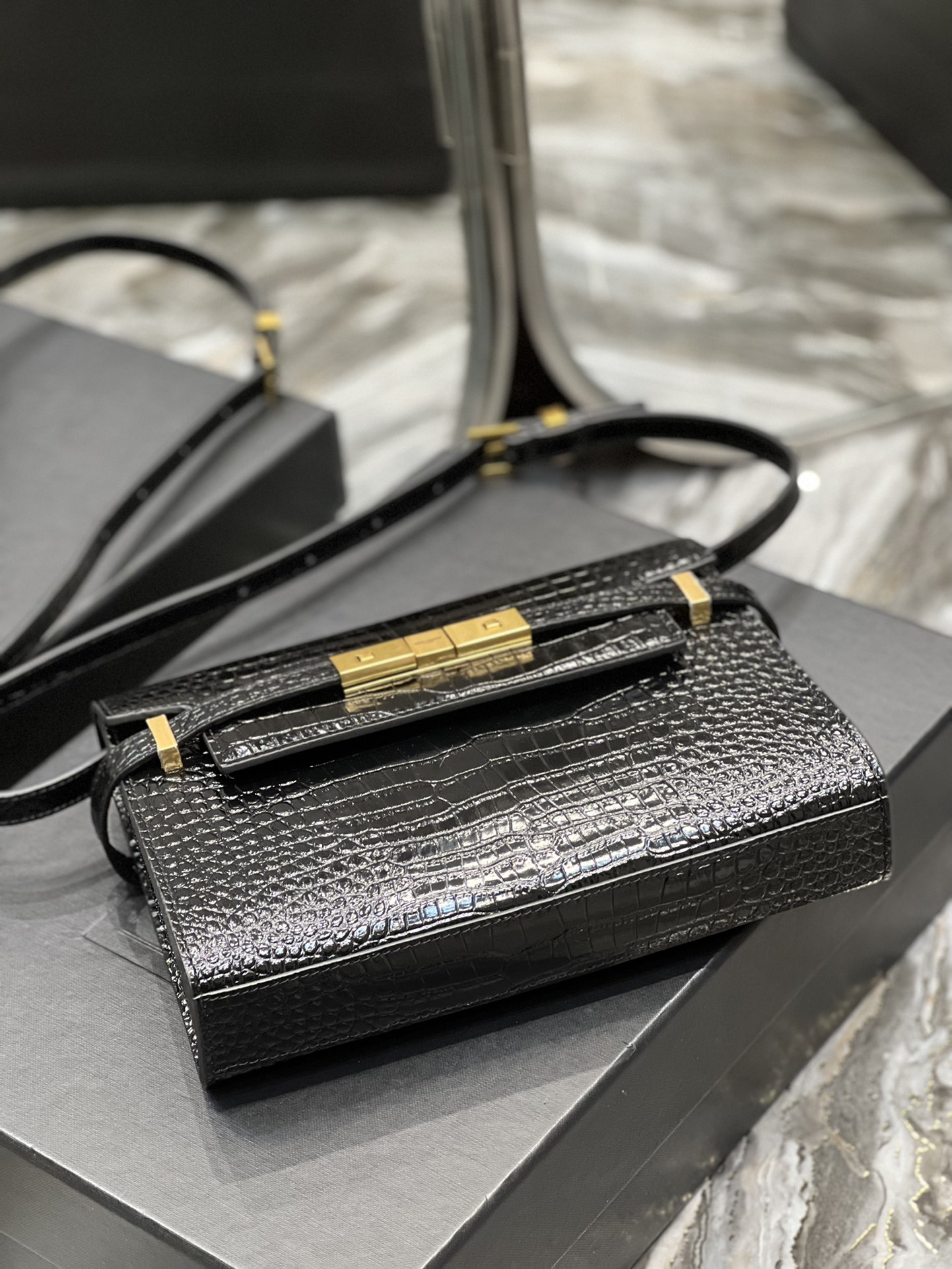Handbags SAINT LAURENT 675626 size 24x17.5x6 cm - vstockx
