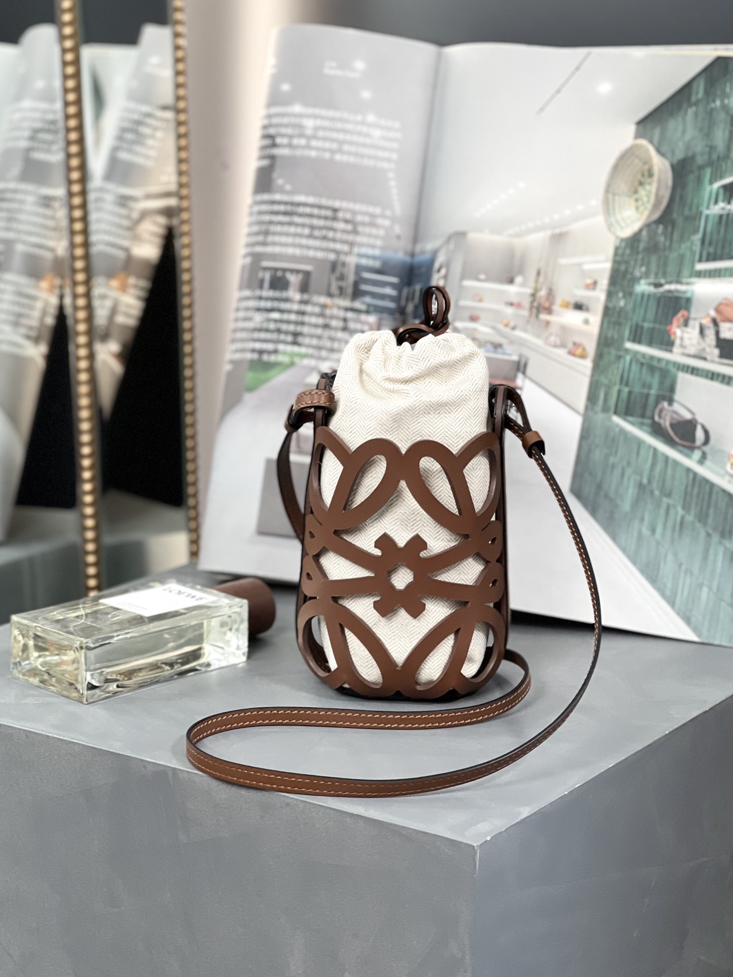 Handbags LOEWE  size:21-12-7 cm - vstockx