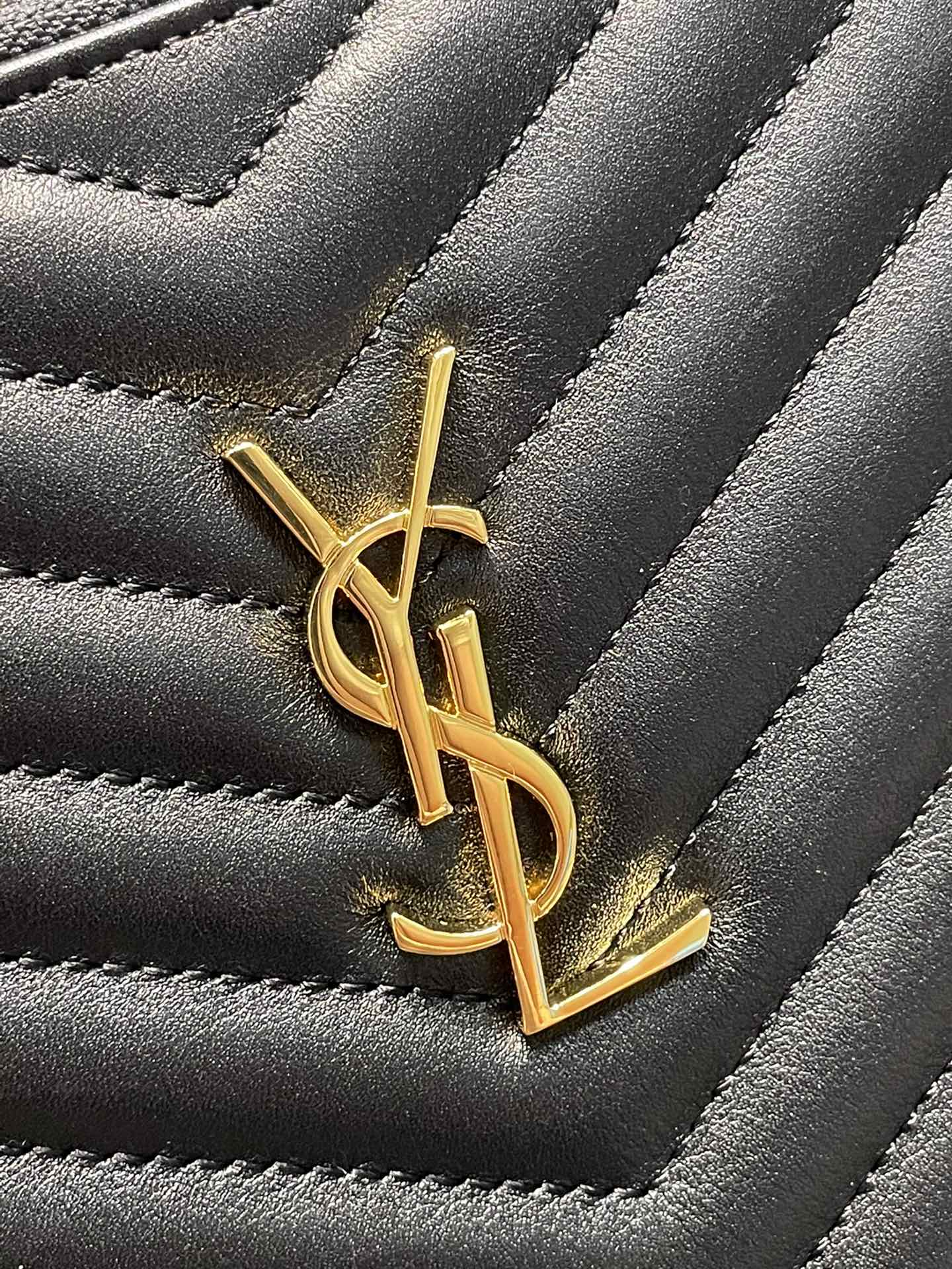 Handbags SAINT LAURENT 440222 size 36x24.5x2.5 cm - vstockx