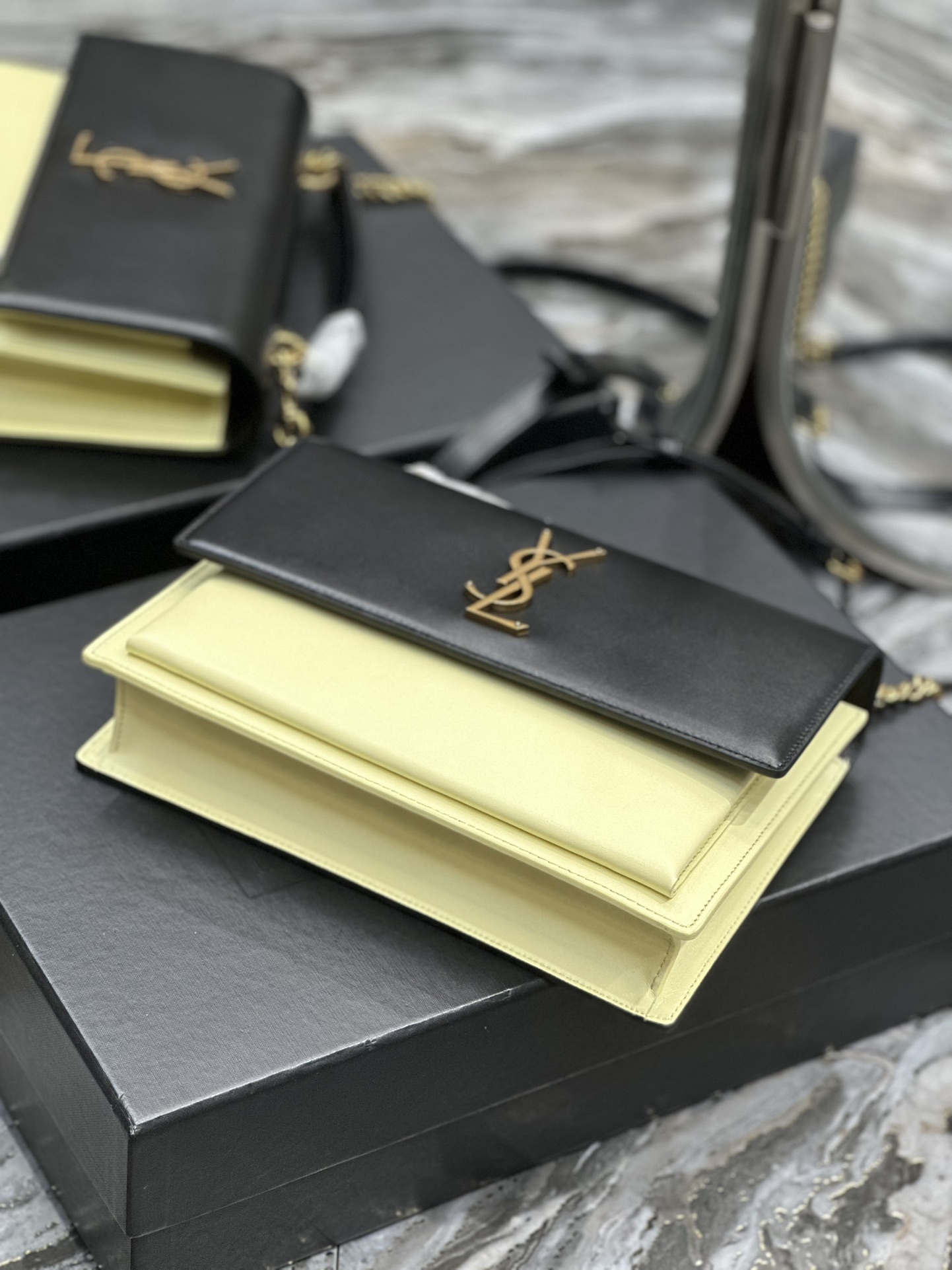 Handbags SAINT LAURENT 634723 size 25x18x5 cm - vstockx