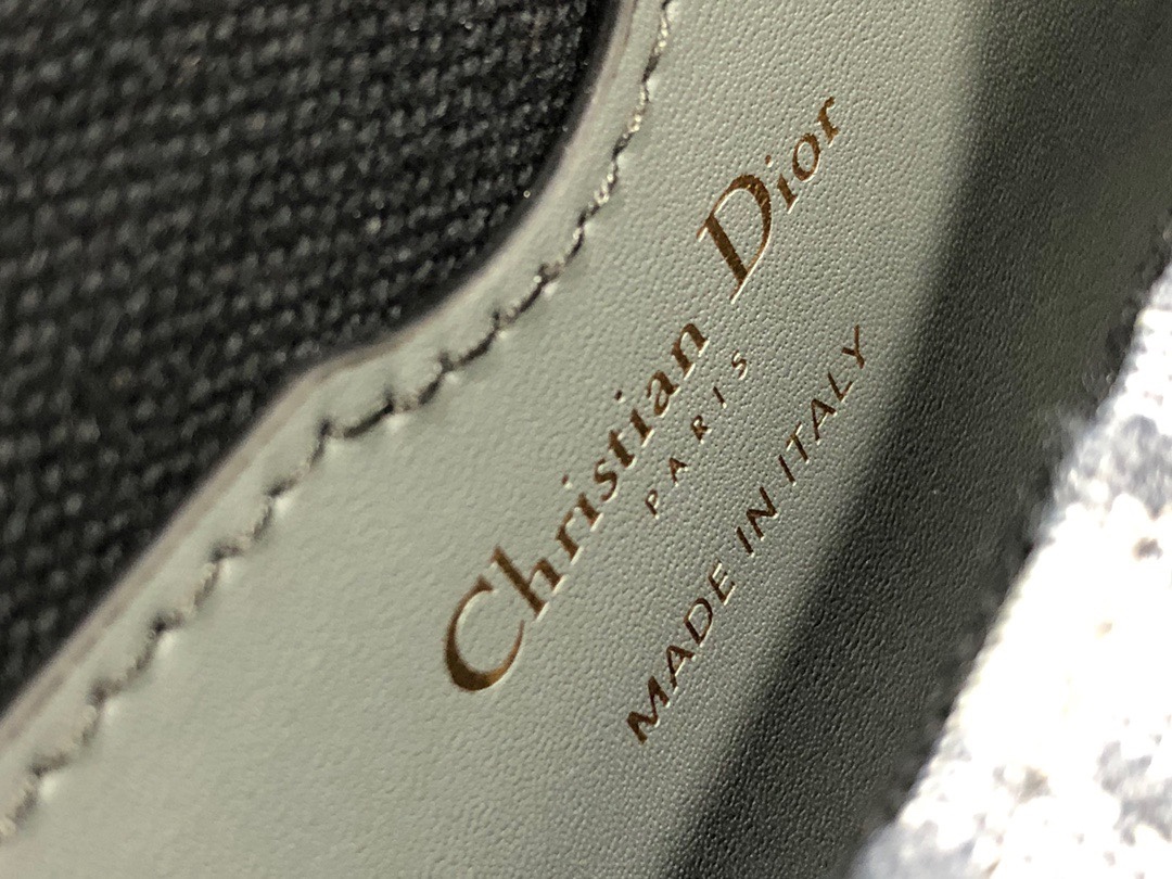 Handbag Dior M9317 size 18*14*5 - vstockx