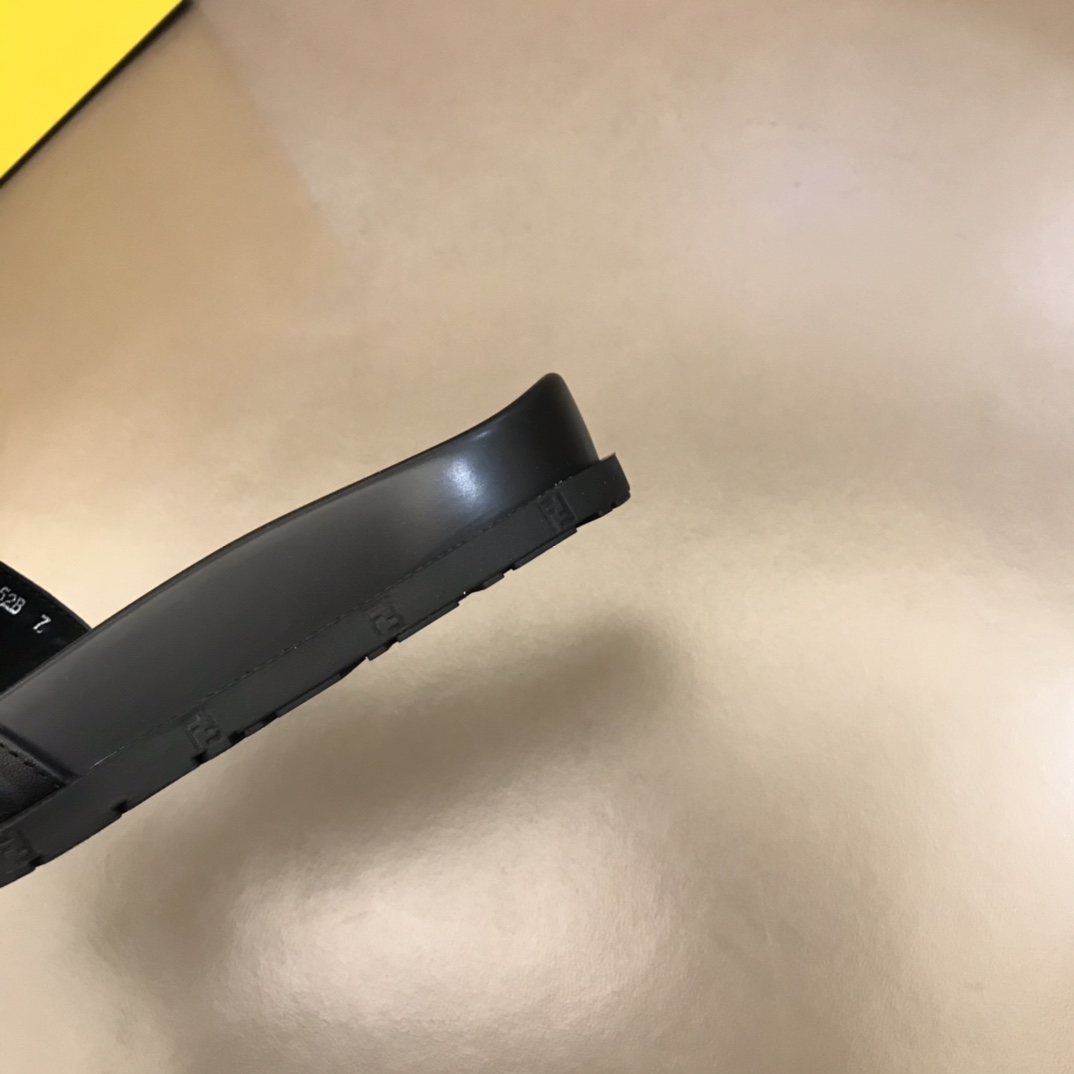 Fendi Slides 22 - vstockx