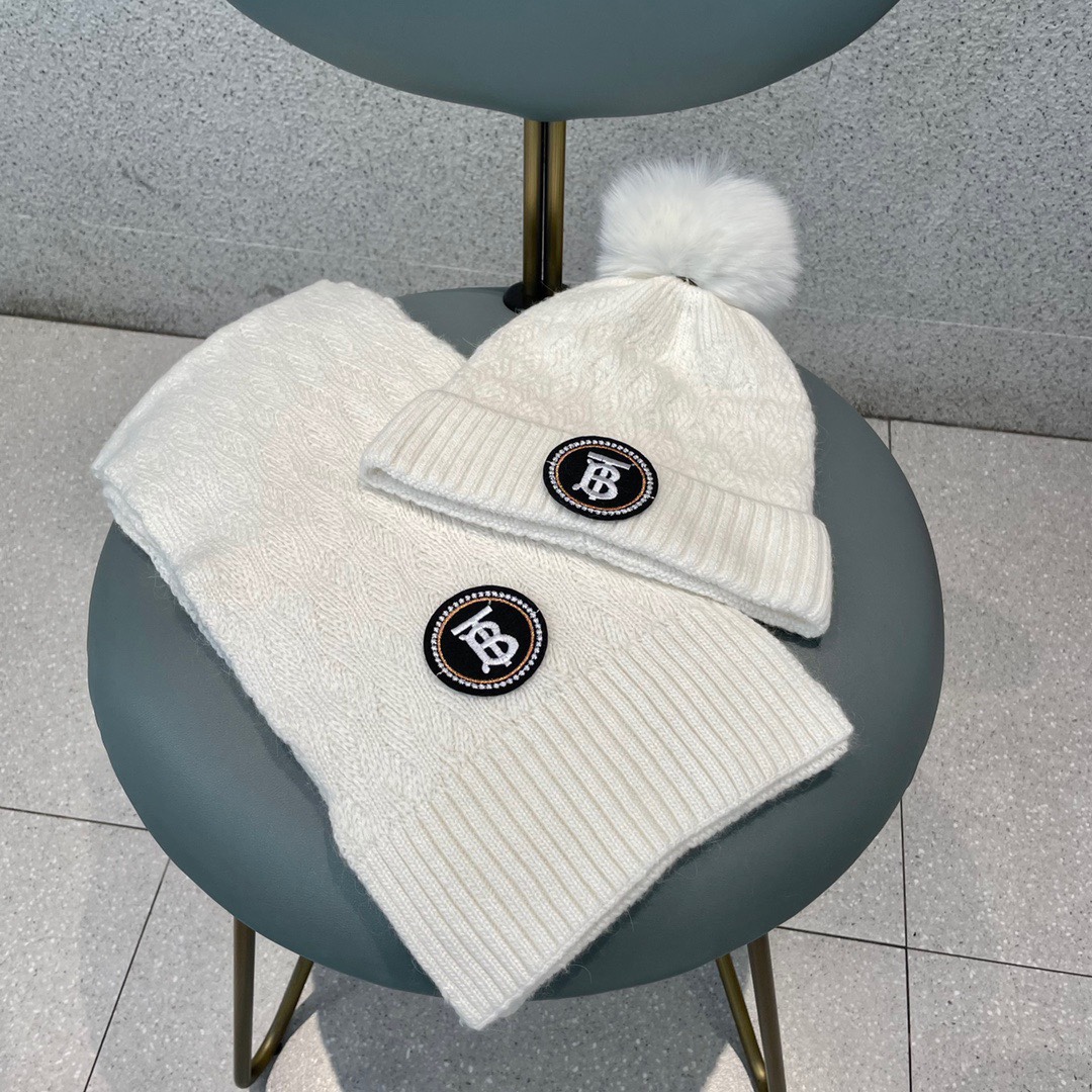 Hat & Scarf Burberry 2 - vstockx