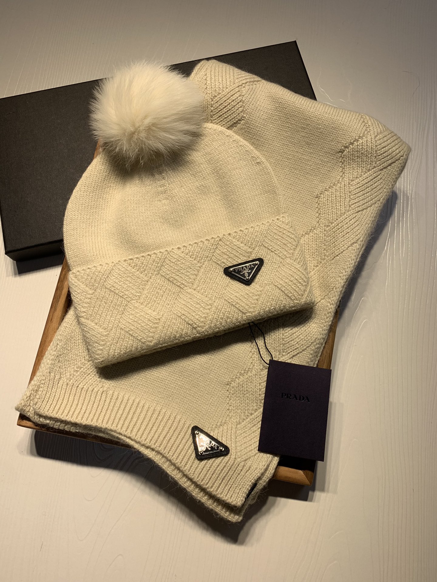 Hat & Scarf Prada 3 - vstockx