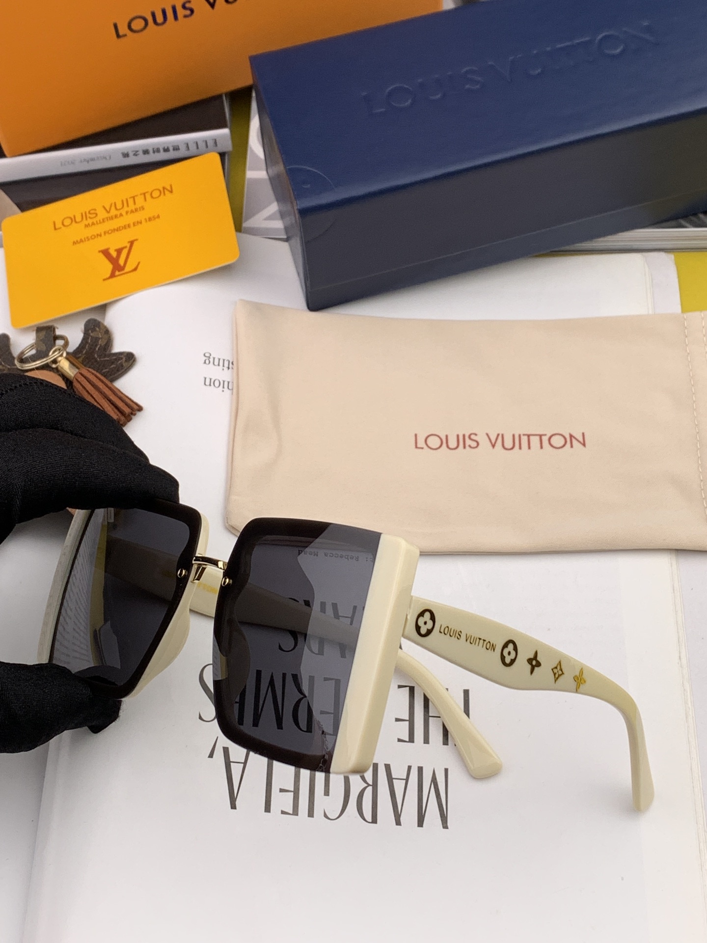 Sunglasses Louis Vuitton L07702 - vstockx
