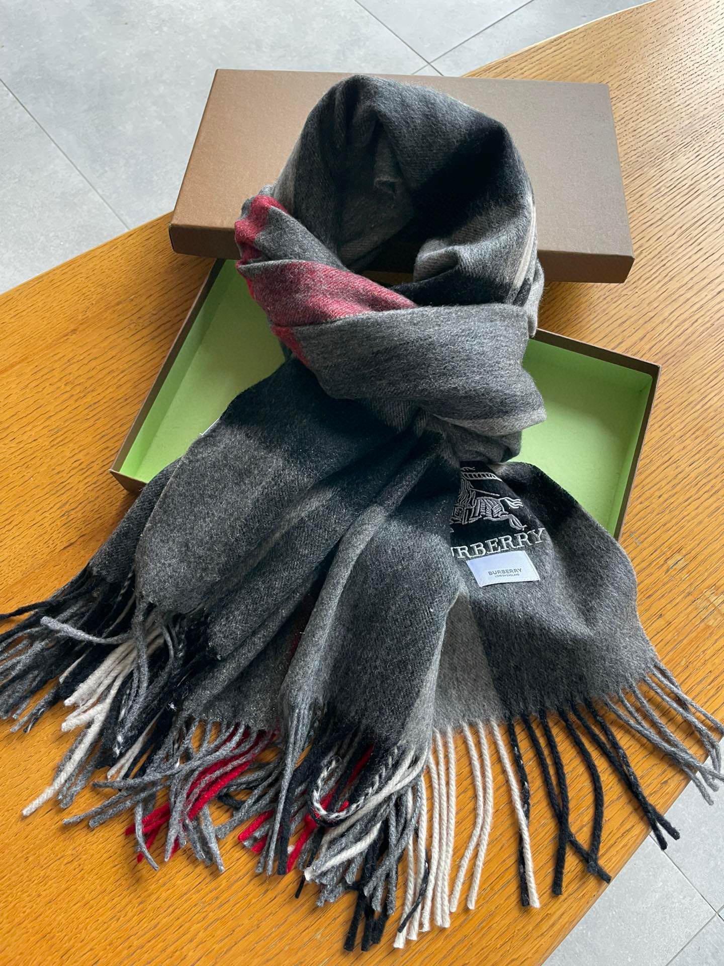 Streetwear Scarf Burberry 329082 size:70*200cm - vstockx