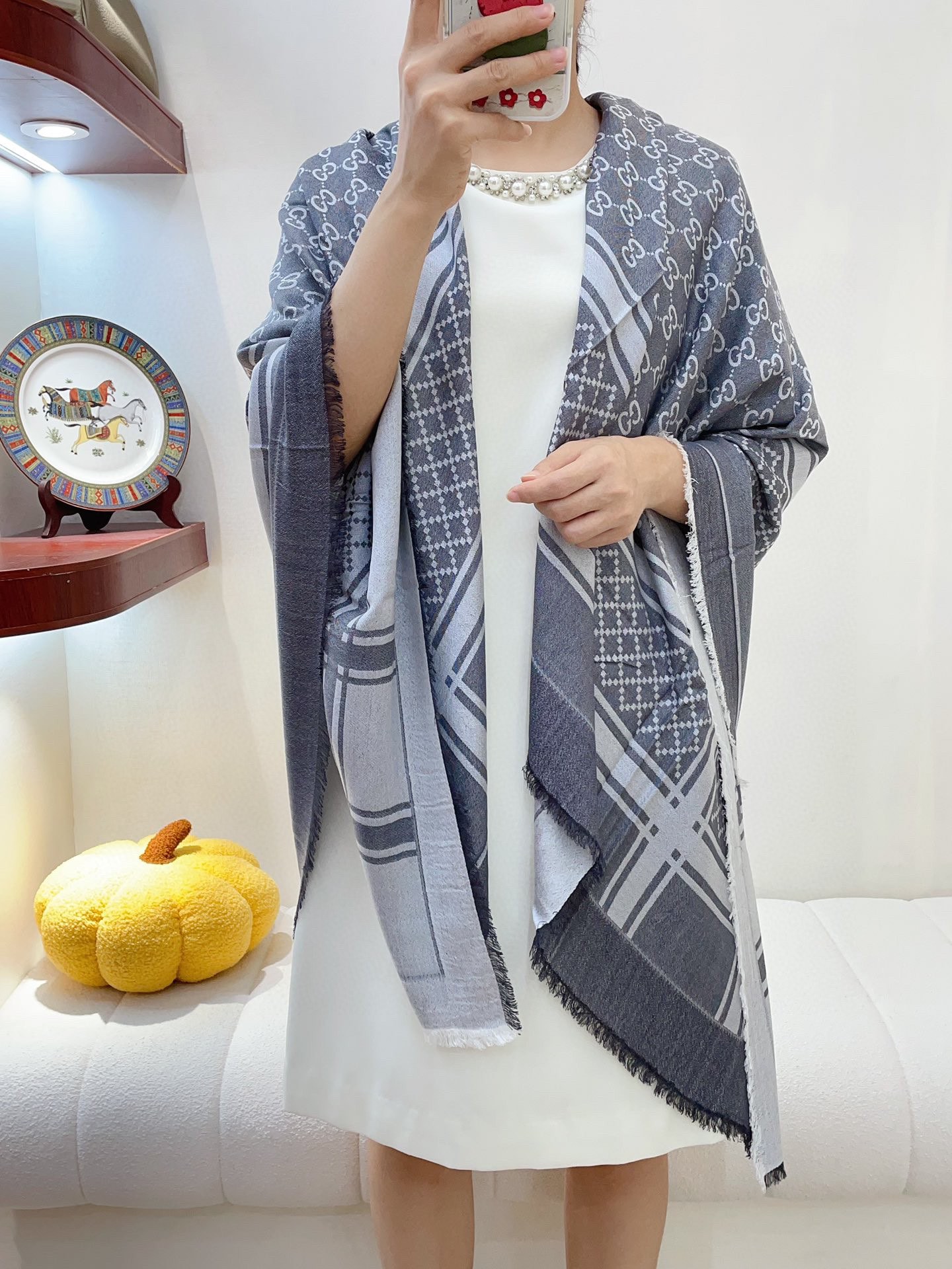 Streetwear Scarf GUCCI 328865 SIZE:140:140cm - vstockx