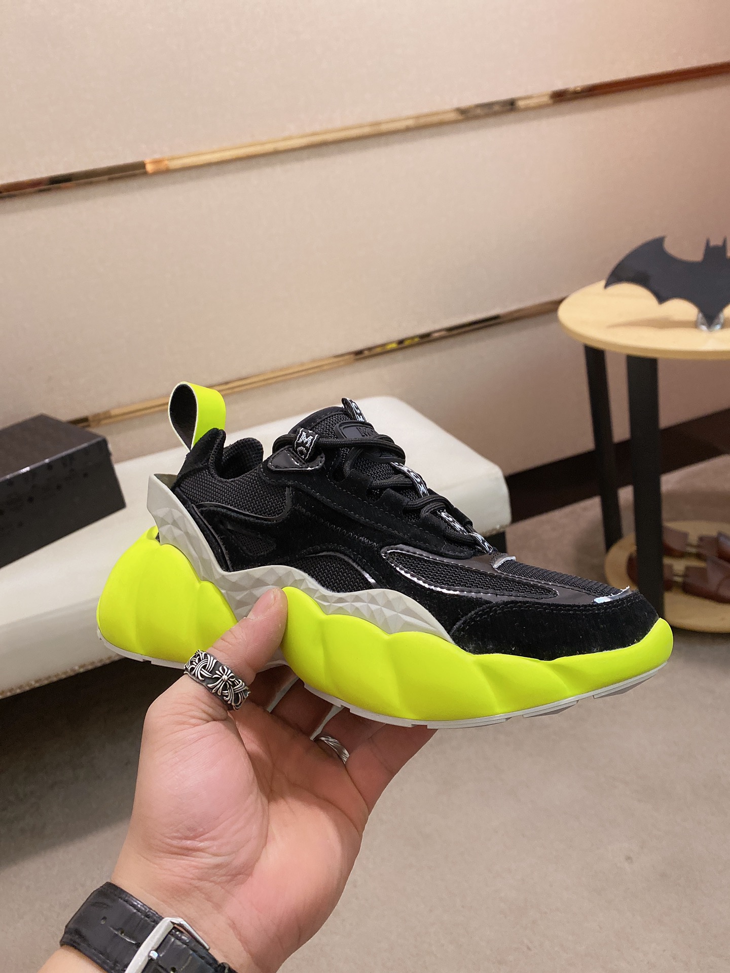 MCM Low Top Logo Lace-up Sneakers 6 - vstockx