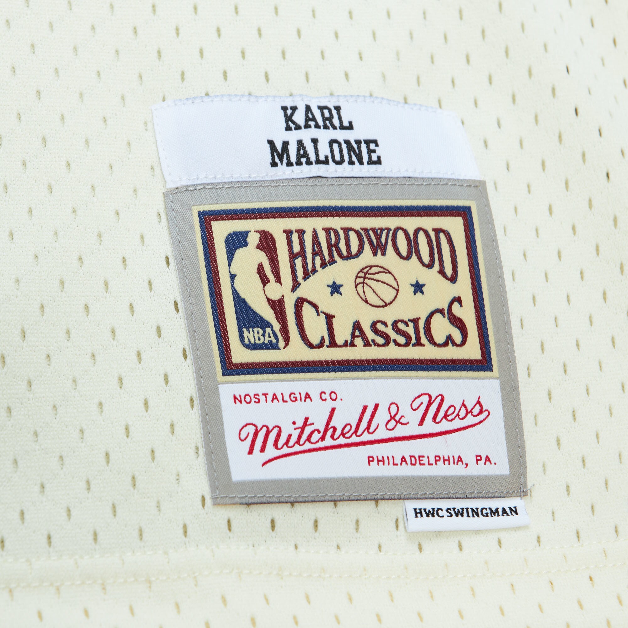 Karl Malone Utah Jazz Mitchell & Ness Chainstitch Swingman Jersey - Cream - vstockx