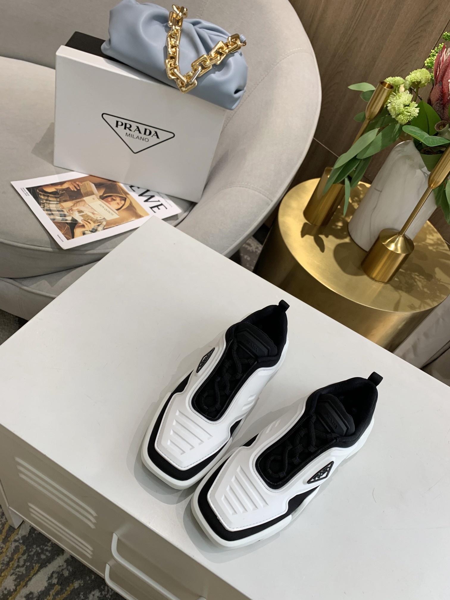 Prada Low Top sneaker 44 - vstockx