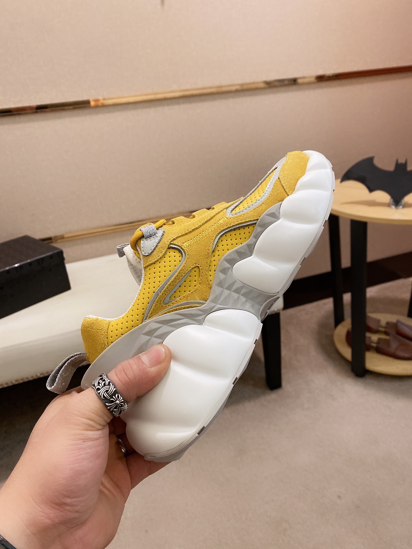 MCM Low Top Logo Lace-up Sneakers 10 - vstockx