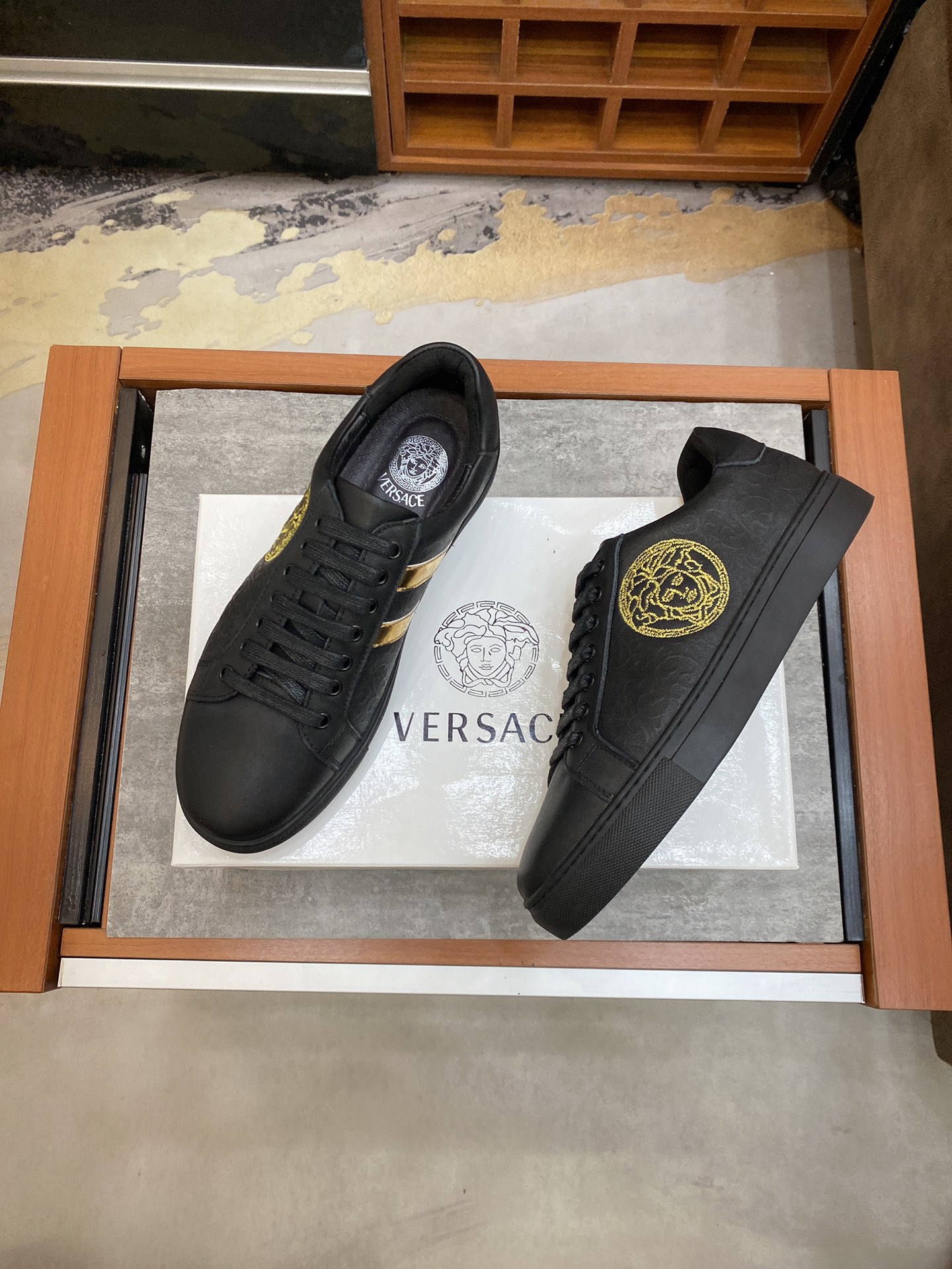 Versace Greca Sneaker 2 - vstockx