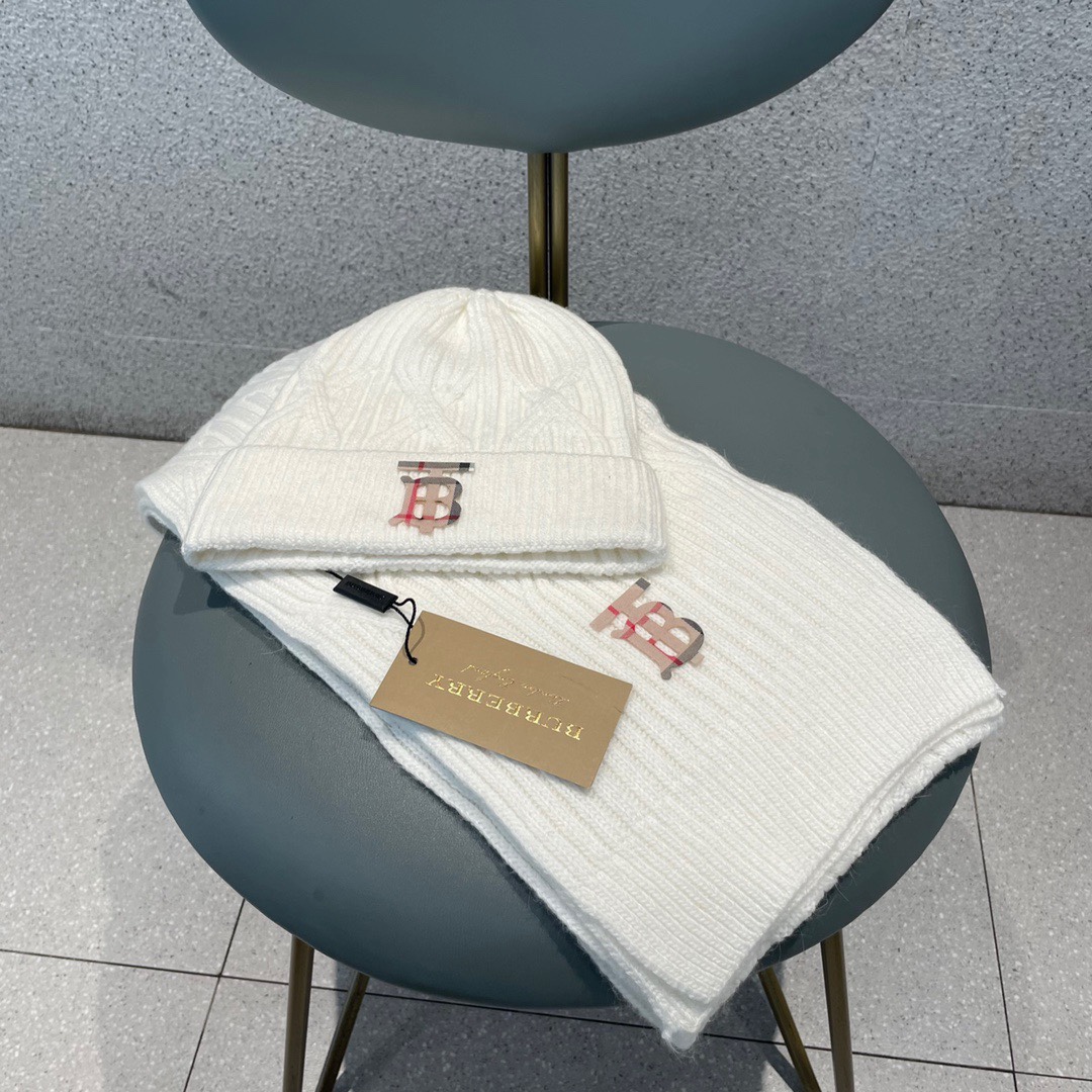 Hat & Scarf Burberry 1 - vstockx