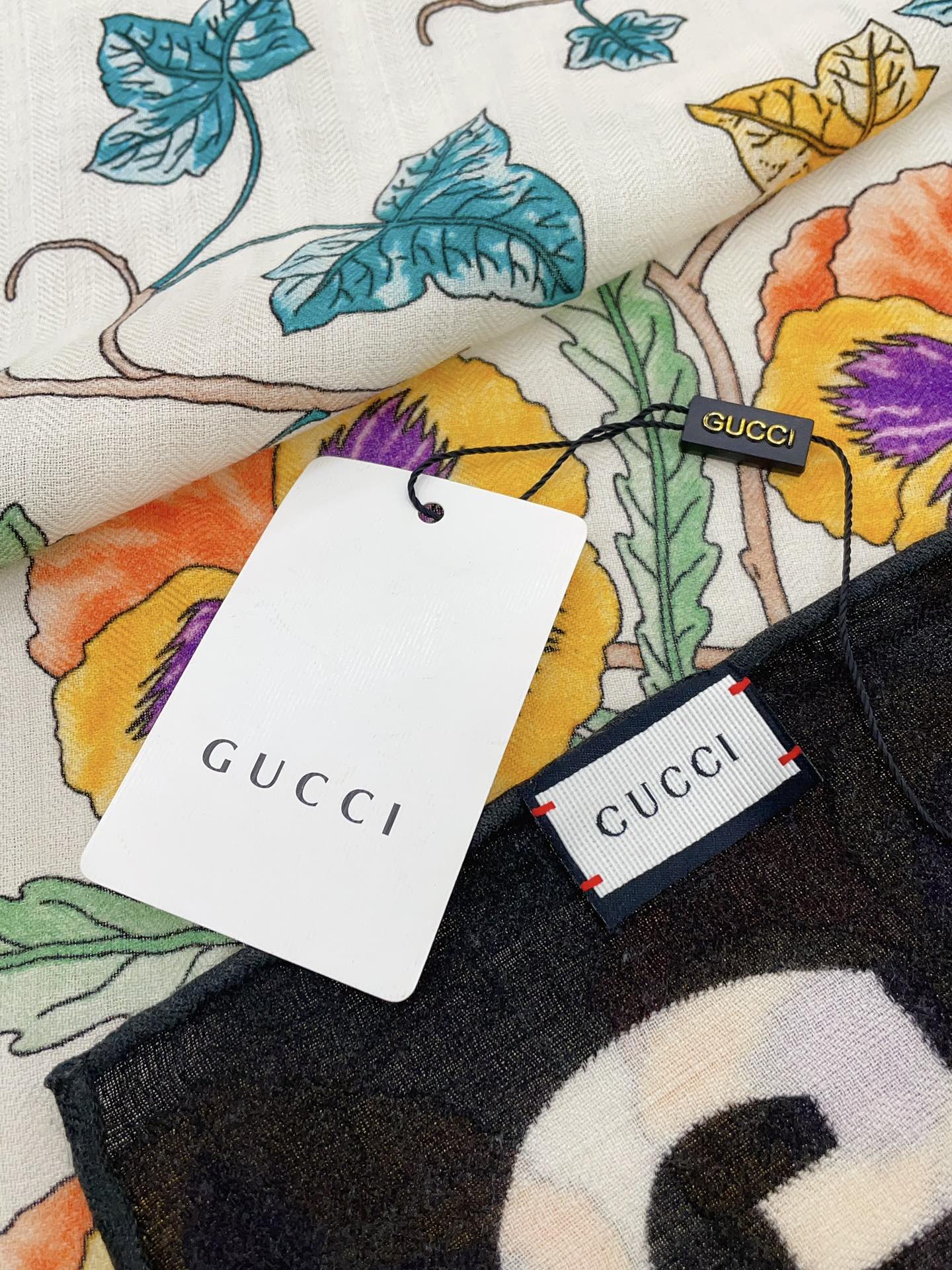 Streetwear Scarf GUCCI 328777 SIZE:140*140.cm - vstockx
