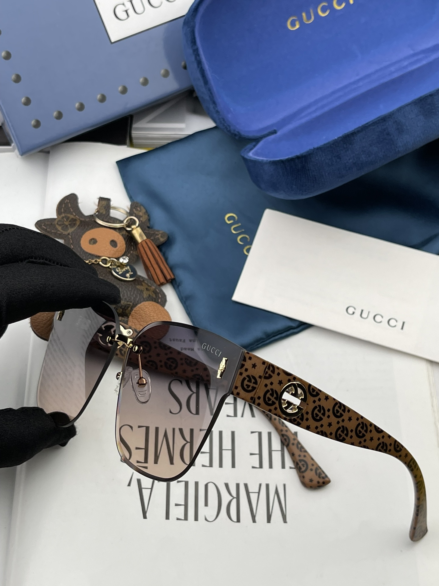 Sunglasses Gucci G5220 - vstockx