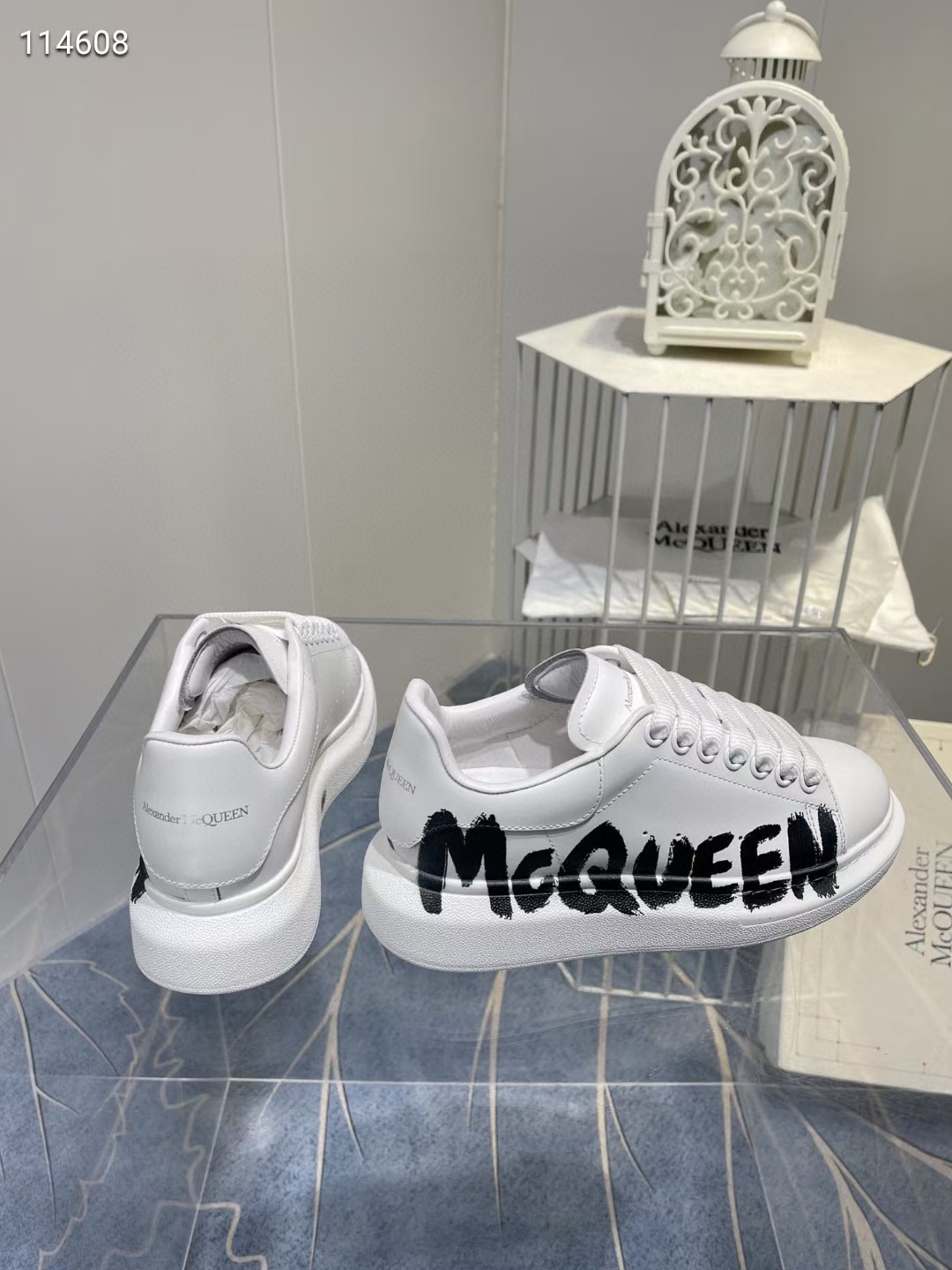 Alexander McQueen Oversized Graffiti White Black - vstockx