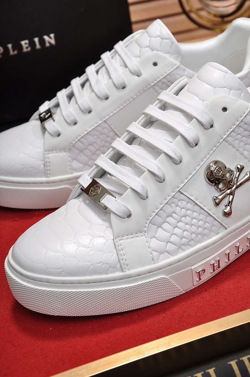 Philipp Plein Low Top Sneakers 17 - vstockx