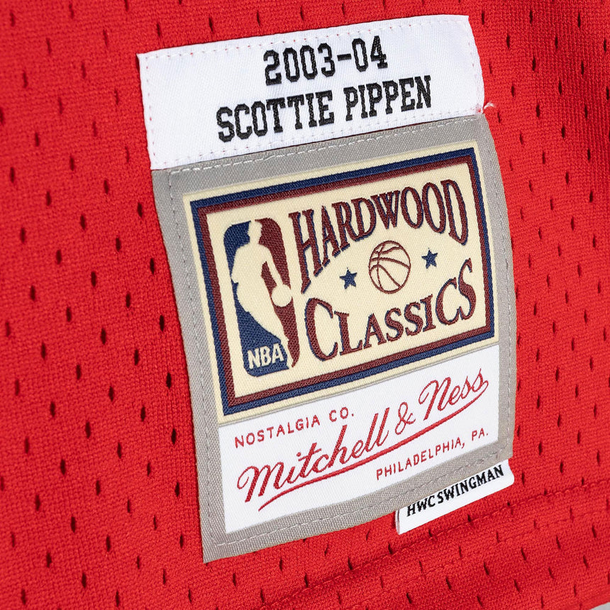 Mens Chicago Bulls Scottie Pippen Mitchell & Ness Red 2003 Hardwood Classics Swingman Jersey - vstockx