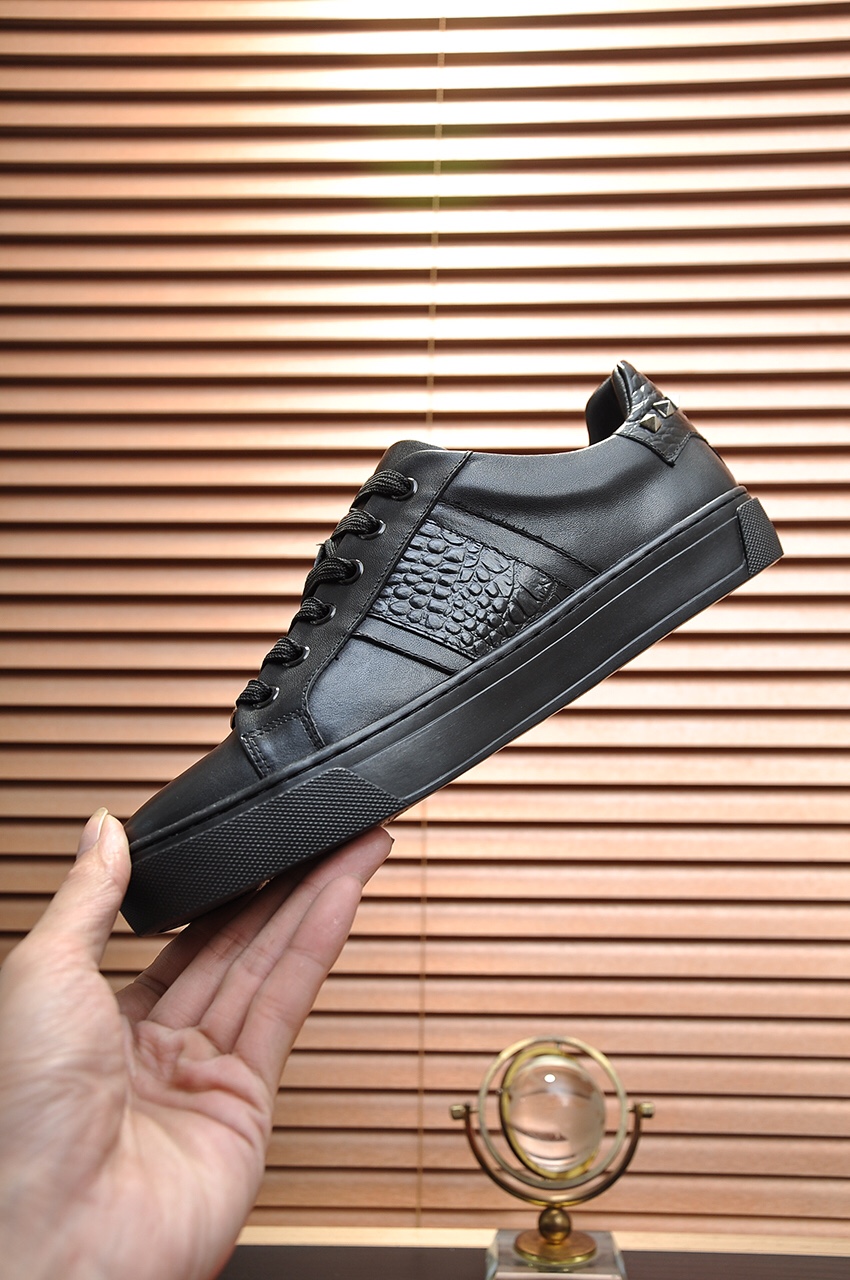 Philipp Plein Low Top Sneakers 2 - vstockx