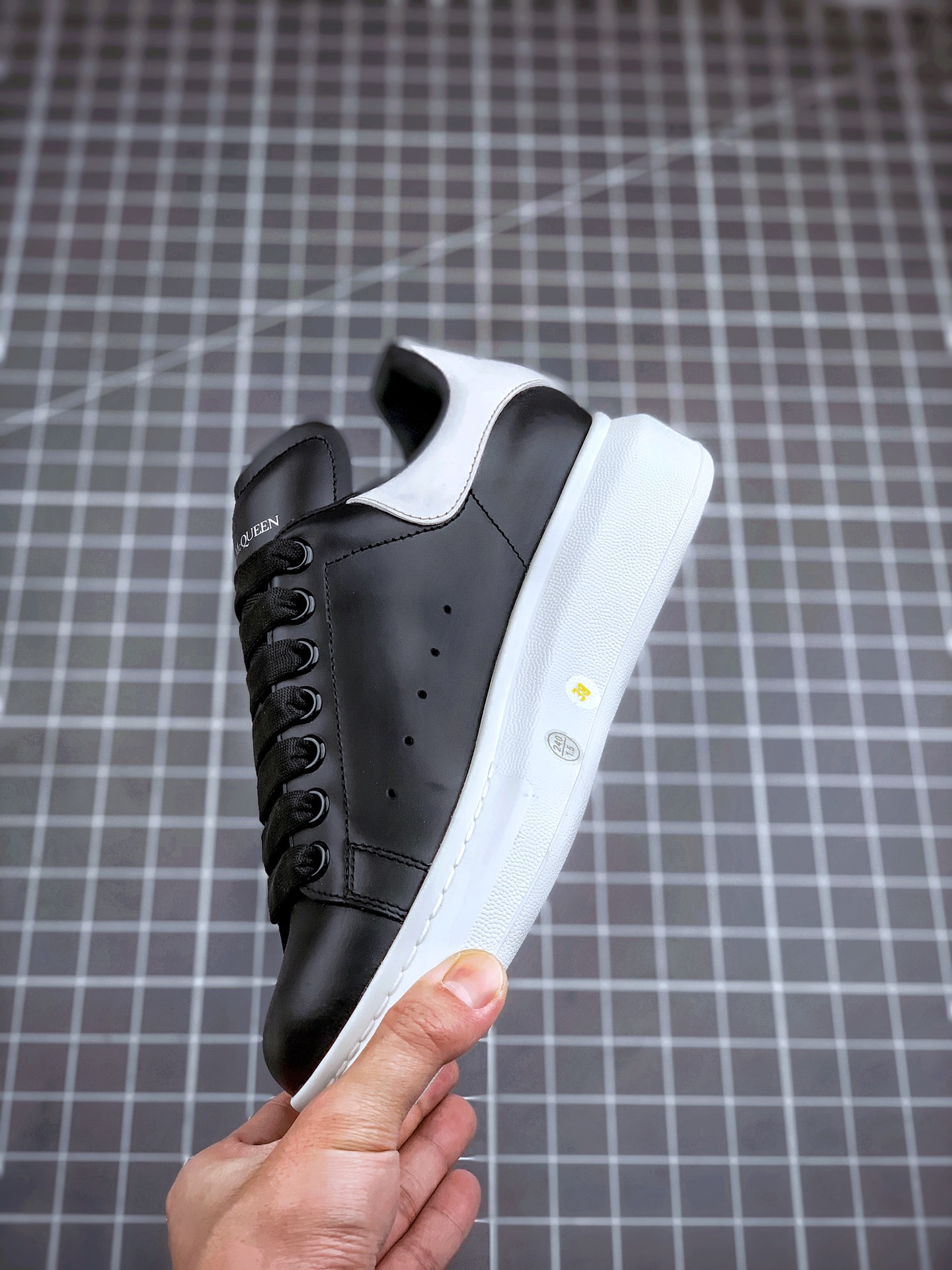 Alexander McQueen Oversized Black White - vstockx