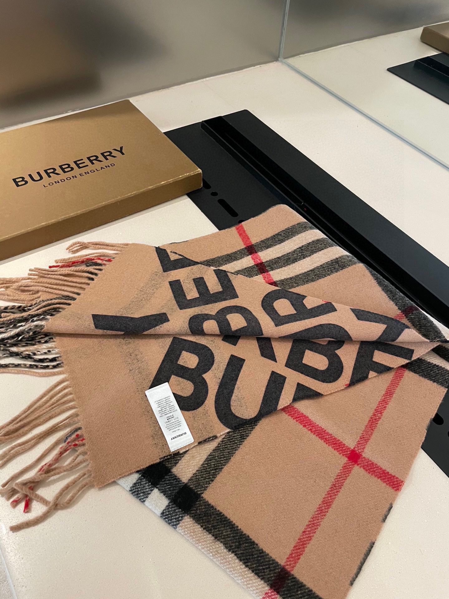 Streetwear Scarf BURBERRY 328955 size�?2*192cm - vstockx