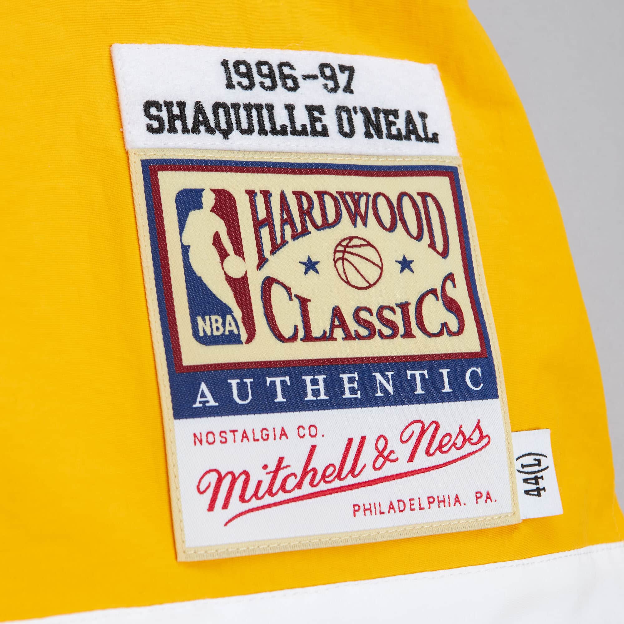 Authentic Shaquille O'Neal Los Angeles Lakers 1996-97 Shooting Shirt - vstockx
