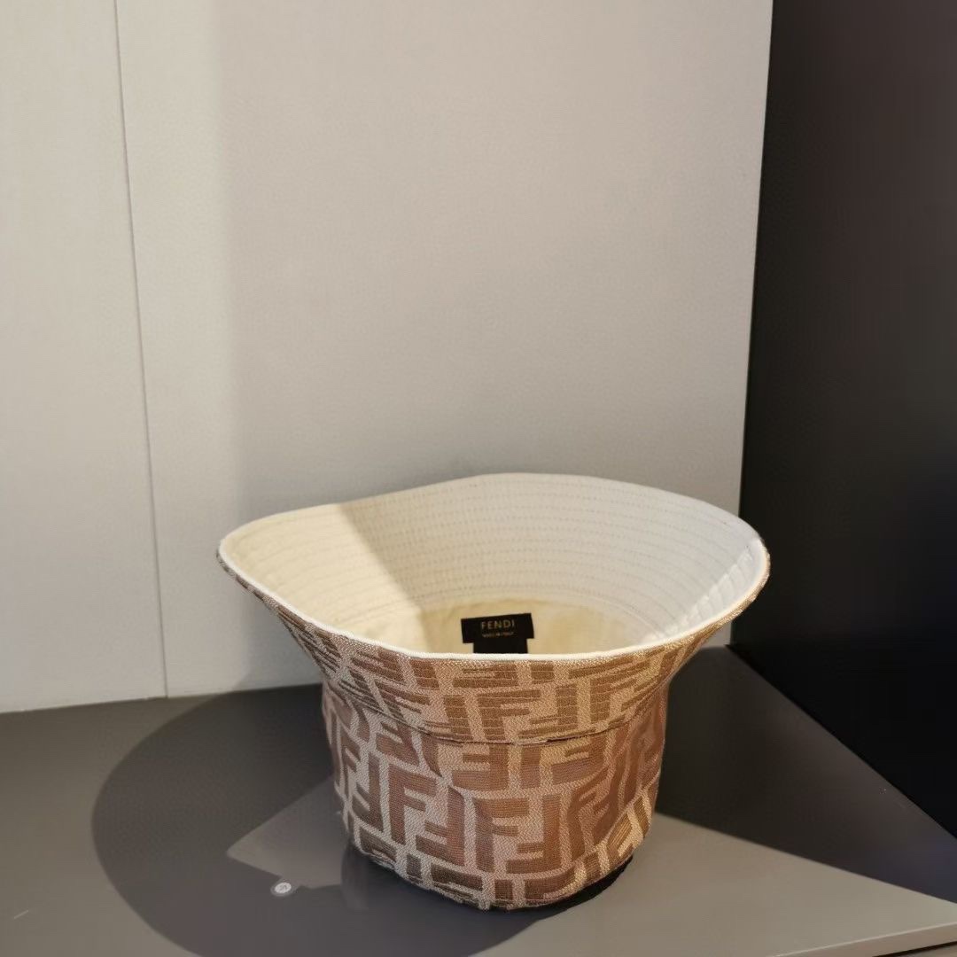 Streetwear Hat Fendi 329370 - vstockx