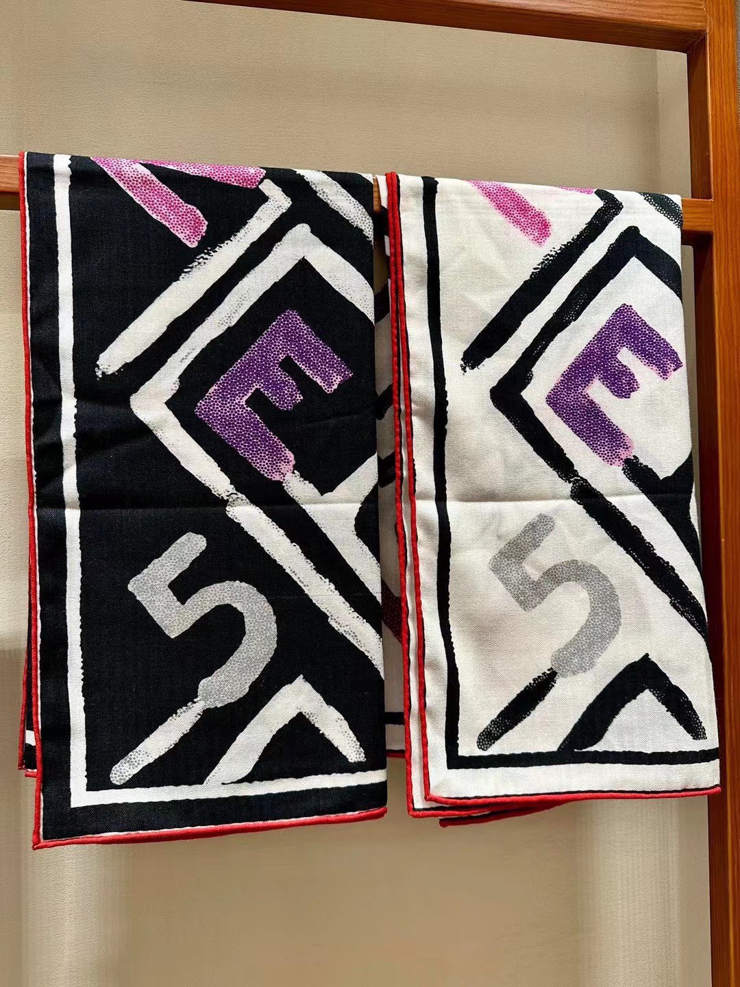 Streetwear Scarf CHANEL 328990 SIZE:110*110cm - vstockx