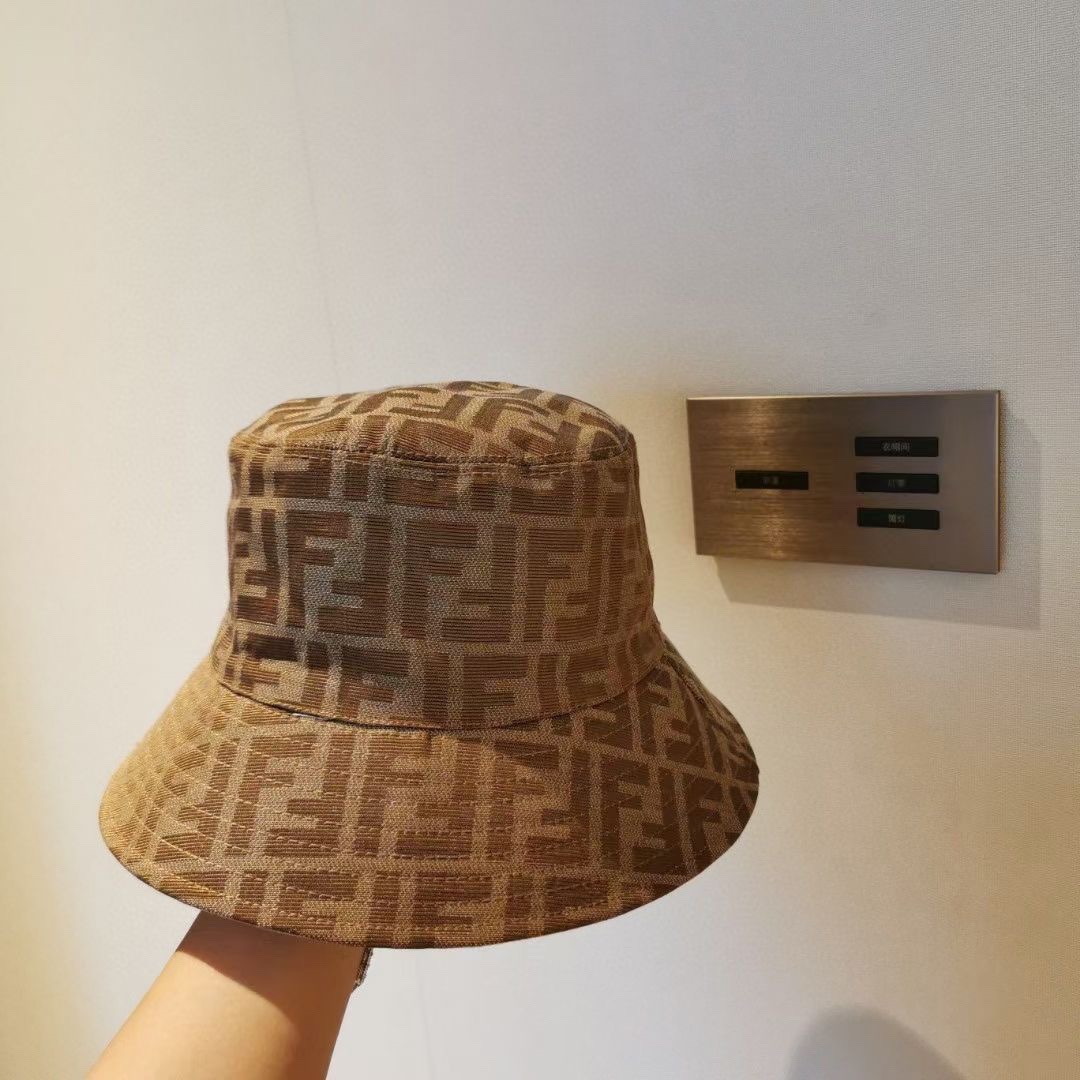 Streetwear Hat Fendi 329370 - vstockx