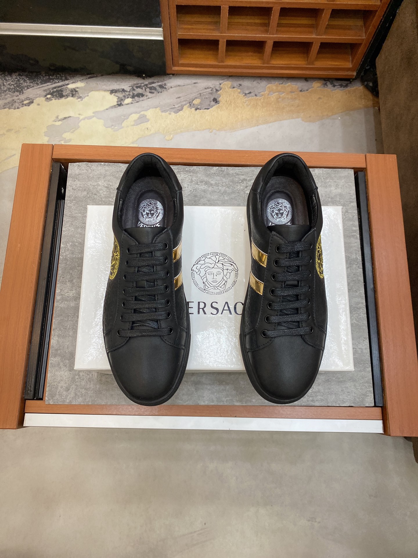 Versace Greca Sneaker 2 - vstockx