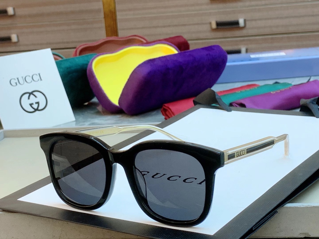 Sunglasses GUCCI GG0562S size:53��21-150 - vstockx