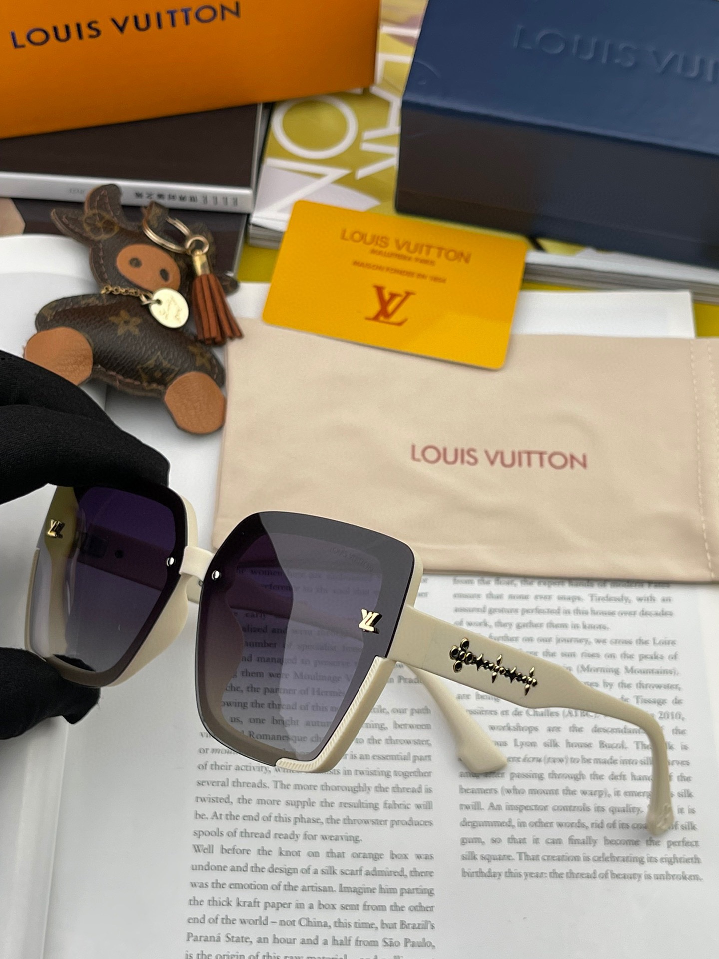Sunglasses Louis Vuitton L1047 - vstockx