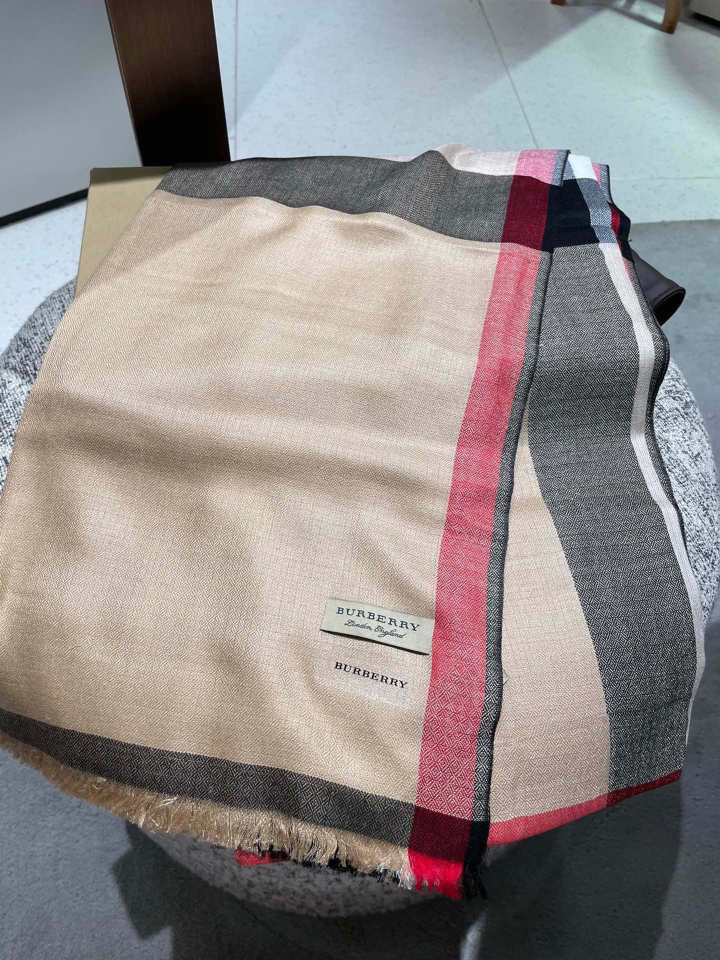 Streetwear Scarf BURBERRY 328948 size�?0*200cm - vstockx